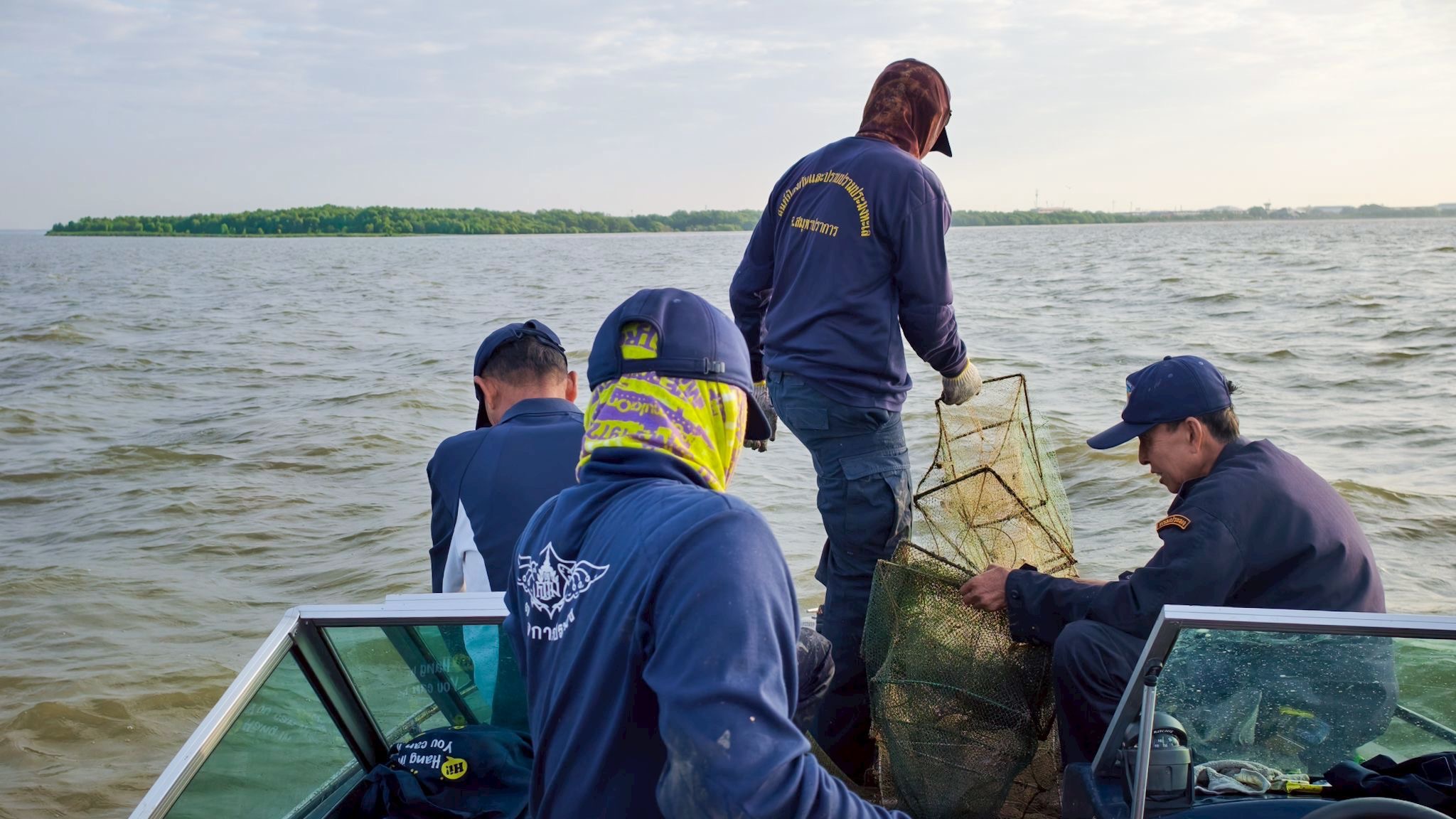  ตรวจยึดเครื่องมือลอบพับได้หรือไอ้โง่ จำนวน 30 ลูก