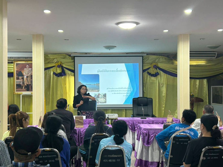 ผอ.ศพช.ฉะเชิงเทรา พร้อมด้วยข้าราชการ เข้าร่วม “โครงการฝึกอบรมการส่งเสริมและพัฒนาการเลี้ยงปลากะพงขาวแบบลดต้นทุนตามแนวทาง BCG โมเดล” ณ องค์การบริหารส่วนตำบลคลองนิยมยาตรา หมู่ที่ ๒ ตำบลคลองนิยมยาตรา อำเภอบางบ่อ จังหวัดสมุทรปราการ