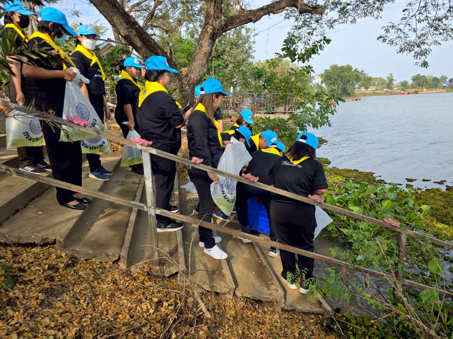 ศปจ.นครสวรรค์ ร่วมกันทำความสะอาด และพัฒนา บริเวณศาลเจ้าแม่หมอนทอง ศูนย์วิจัยและพัฒนาประมงน้ำจืดนครสวรรค์ ในโครงการจิตอาสา เราทำความดีด้วยหัวใจ