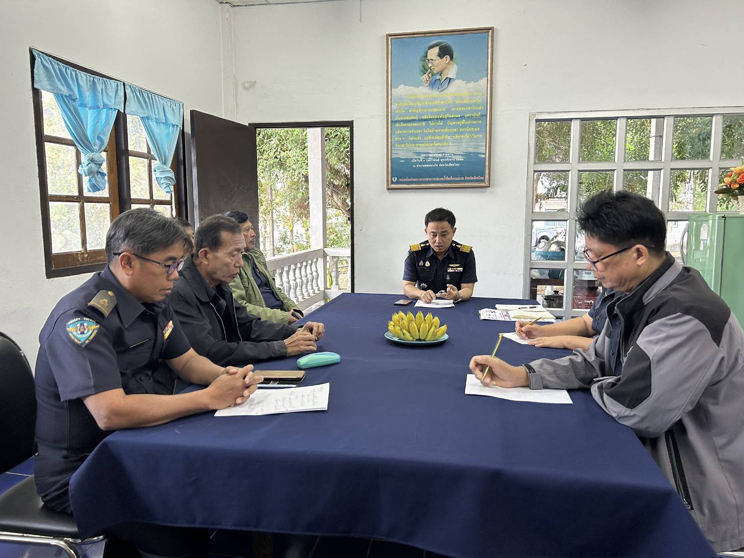 กิจกรรมหน้าเสาธง จัดประชุมชี้แจงและสรุปผลการปฏิบัติงานประจำเดือน