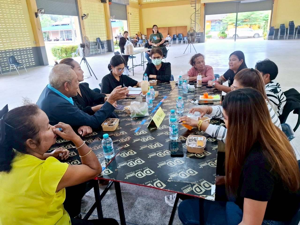 หัวหน้ากลุ่มพัฒนาและส่งเสริมอาชีพการประมง พร้อมด้วย   ประมงอำเภอป่าบอน เจ้าหน้าที่กลุ่มพัฒนาและส่งเสริม อาชีพการประมง และเกษตรกรผู้แทนด้านประมงพื้นที่ อำเภอป่าบอน ร่วมกับหน่วยงานสังกัดกระทรวงเกษตร และสหกรณ์ ร่วมเวทีจัดทำแผนพัฒนาการเกษตรและสหกรณ์ ณ ศาลาประชาคมอำเภอป่าบอน จังหวัดพัทลุง