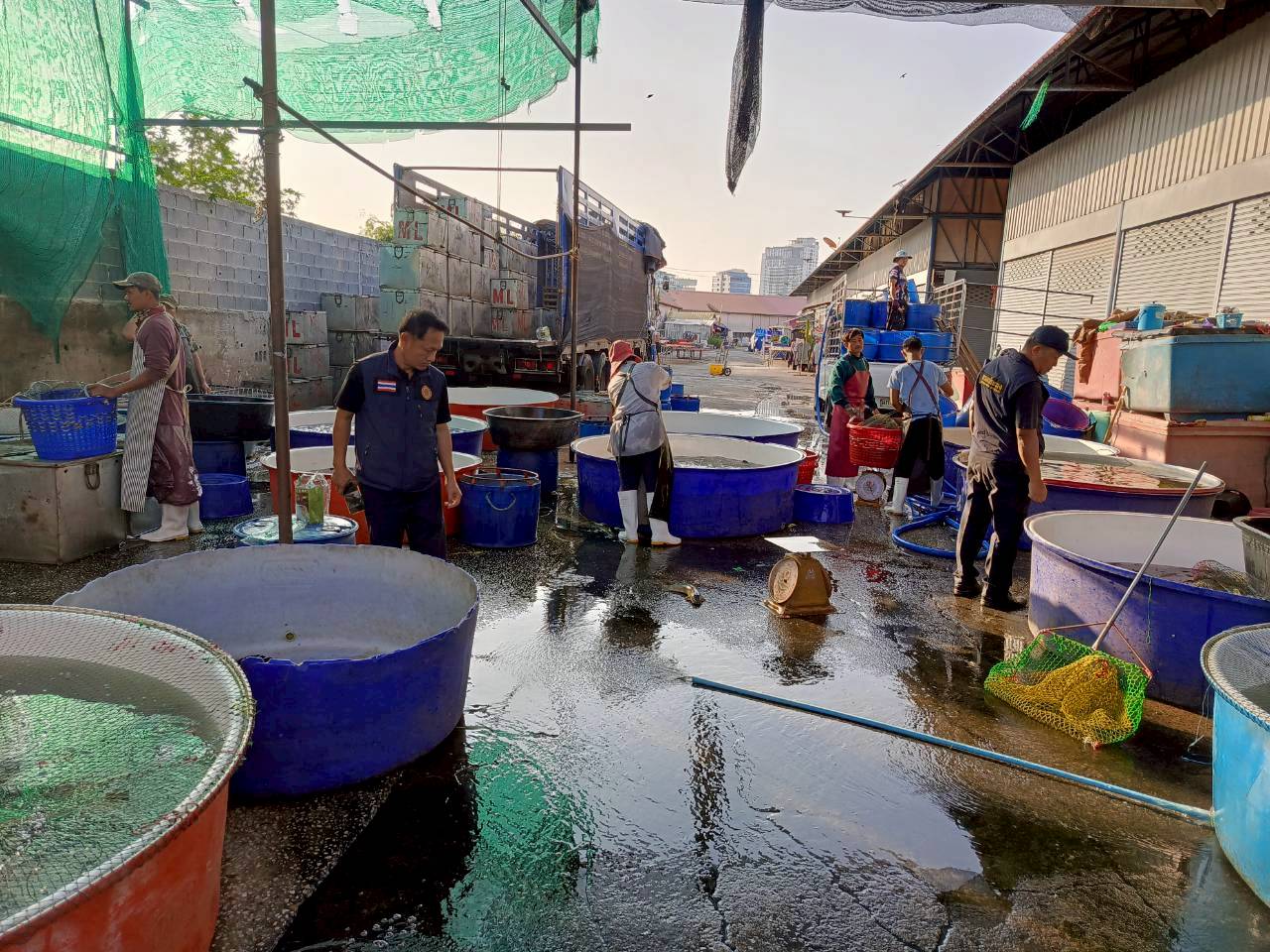 ตรวจสอบความเสี่ยงในพื้นที่ ตลาดรัตนธรรม และตลาดรุ่งทวีทรัพย์ 