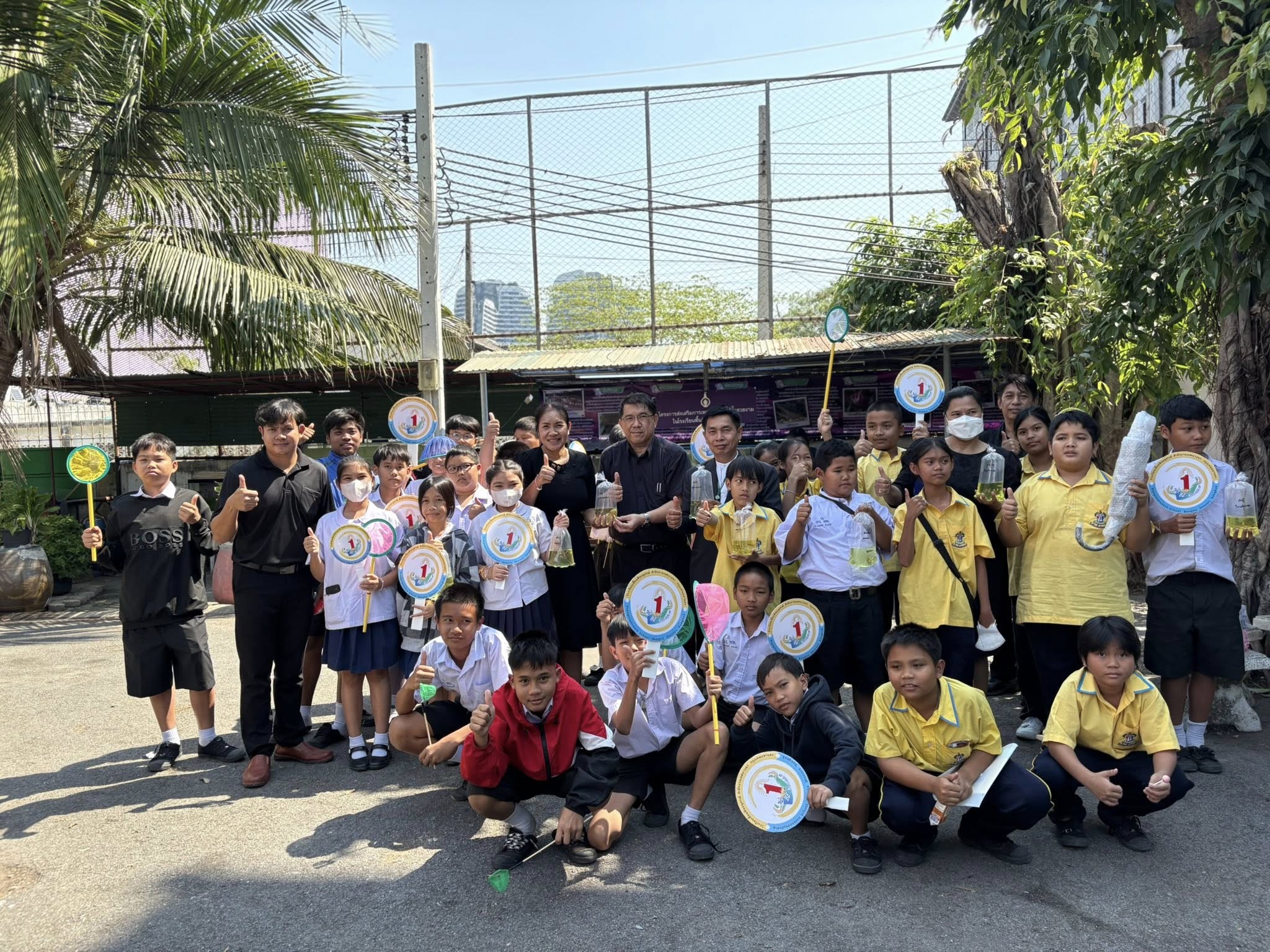 สำนักงานประมงพื้นที่กรุงเทพมหานคร อบรมโครงการส่งเสริมเพาะเลี้ยงสัตว์น้ำสวยงาม ภายใต้โครงการอันเนื่องมาจากพระราชดำริ ณ โรงเรียนเพี้ยนพินอนุสรณ์ แขวงบางนาใต้ เขตบางนา กรุงเทพมหานคร