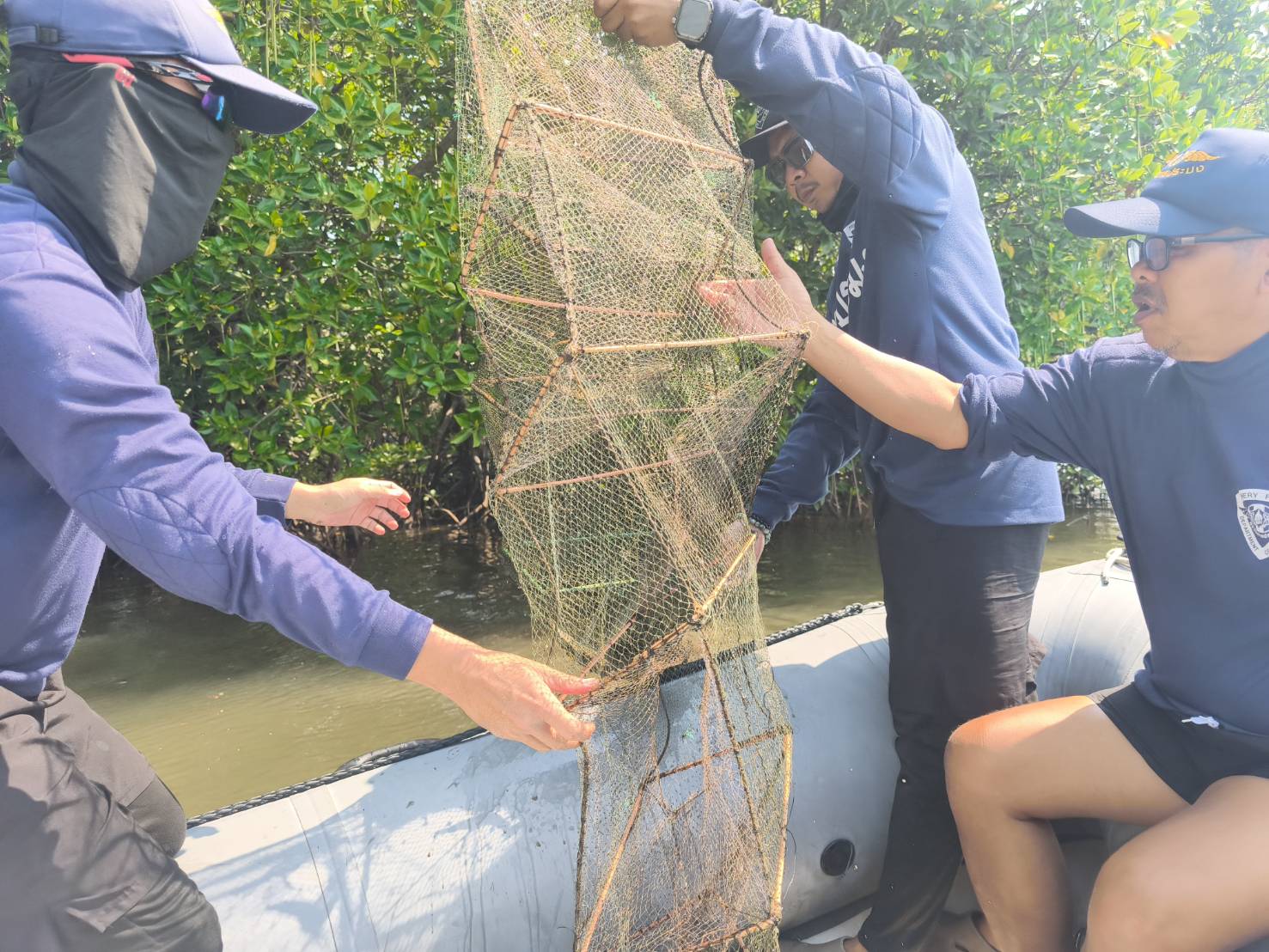 ออกปฏิบัติงาน “การควบคุมเฝ้าระวังการทำการประมงพื้นที่ทะเลชายฝั่ง”..คลิก