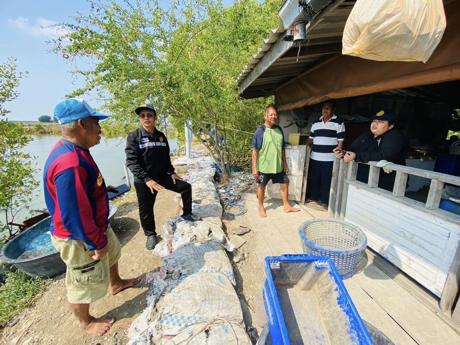 สำนักงานประมงพื้นที่กรุงเทพมหานคร ลงพื้นที่ตรวจสอบและจับพิกัดทางภูมิศาสตร์บ่อเกษตรกร แขวงท่าข้าม เขตบางขุนเทียน กรุงเทพมหานคร