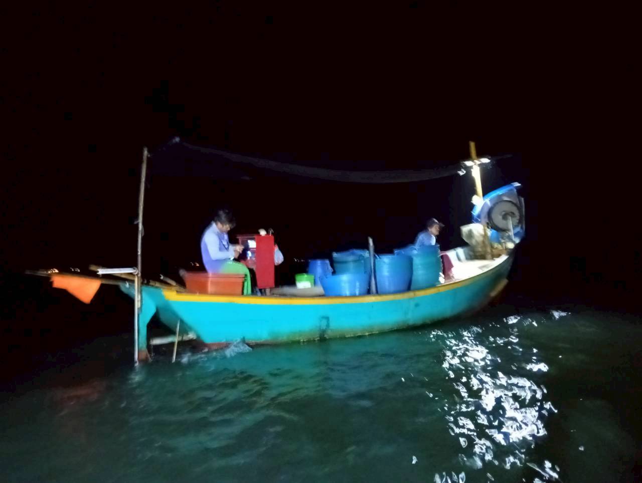 ออกปฏิบัติงานร่วมกับผู้ช่วยเหลือการปฏิบัติงานของพนักงานเจ้าหน้าที่ (ชปพ.ประมง)