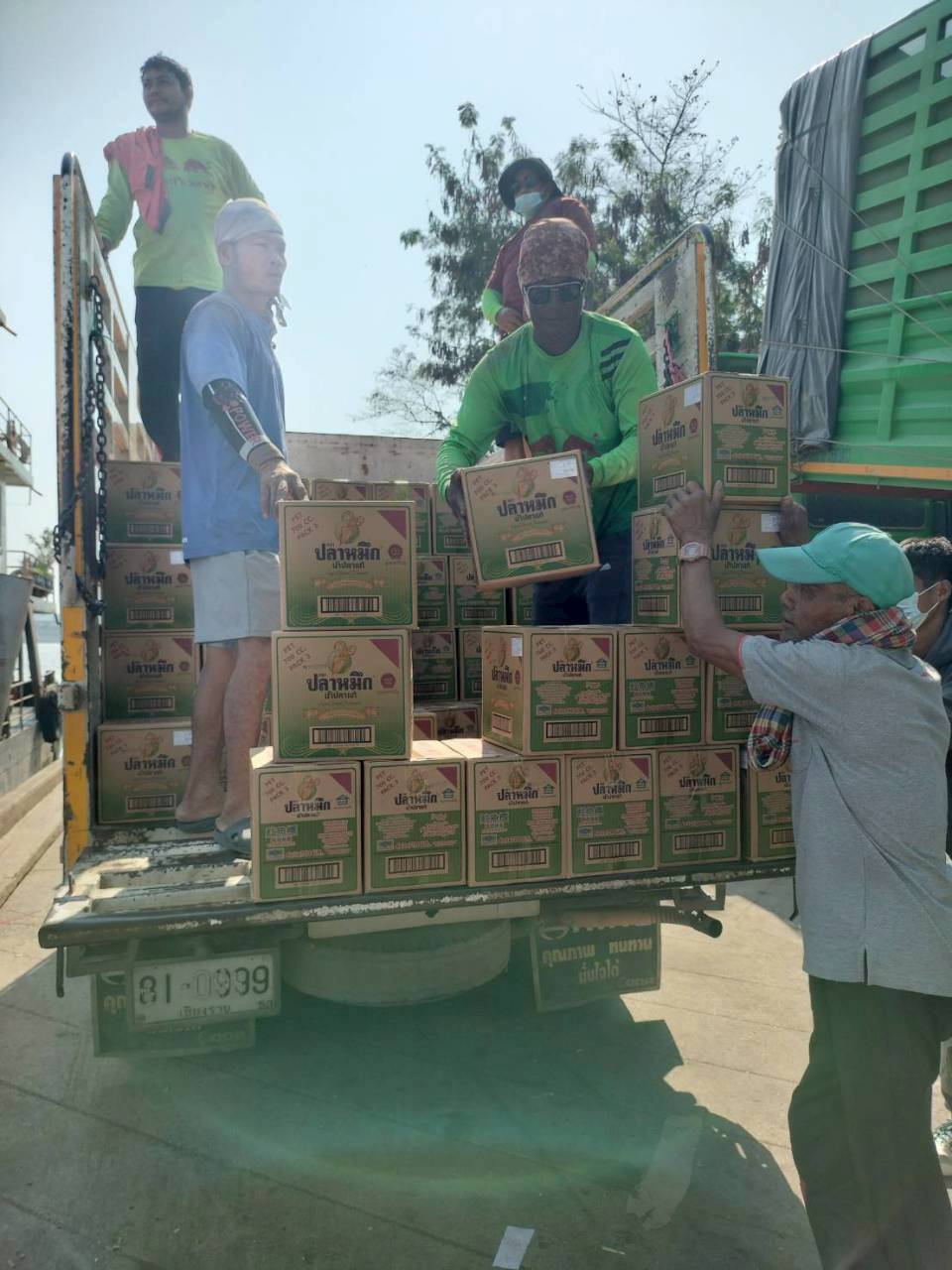 เจ้าหน้าที่ศูนย์บริหารจัดการด่านตรวจประมงเขต 1 (เชียงราย) ตรวจสอบสินค้าประมงส่งออกไปยังสาธารณรัฐประชาธิปไตยประชาชนลาว และสาธารณรัฐแห่งสหภาพเมียนมา..คลิก