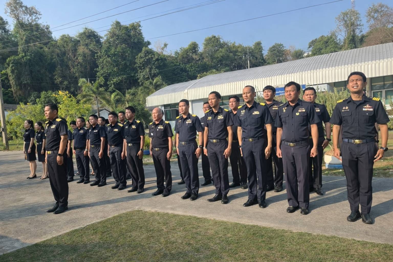 ร่วมกิจกรรมเข้าแถวเคารพธงชาติและสวดมนต์ไหว้พระ 