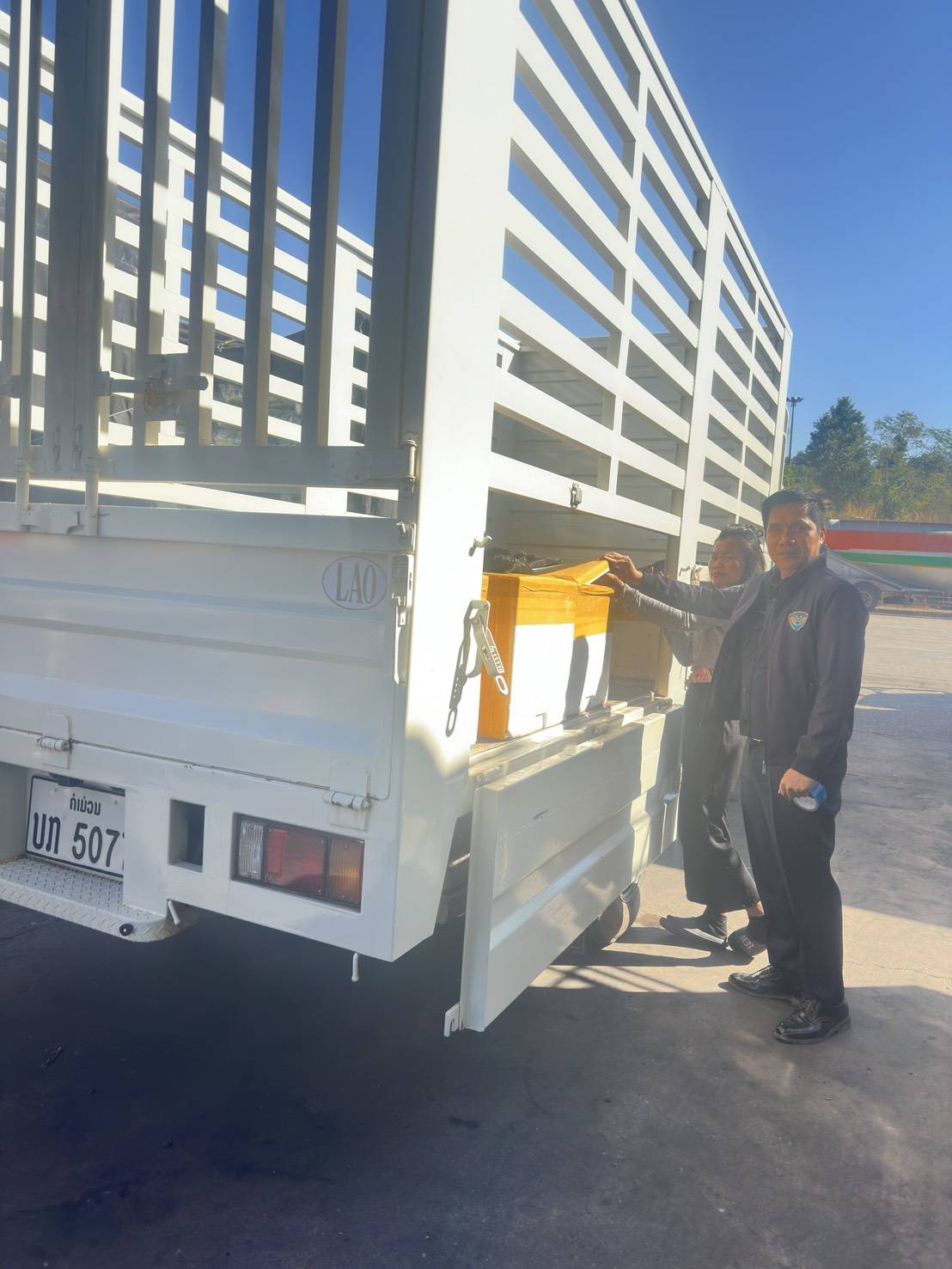 ข่าวกิจกรรม วันที่ 2 กุมภาพันธ์ 2569 เจ้าหน้าที่ด่านตรวจประมงนครพนม ตรวจสอบการส่งออกสัตว์น้ำ ชนิด หอยตลับ มีชีวิต ณ อาคารเก็บของกลางและตรวจสอบสินค้าด่านศุลกากรนครพนม จังหวัดนครพนม