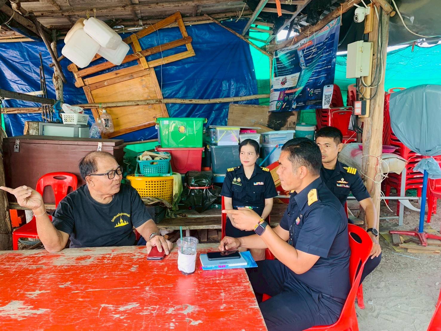 ศูนย์ป้องกันและปราบปรามประมงทะเลระยองเข้าพบผู้นำชุมชนเพื่อชี้แจงแนวทางการควบคุมการทำประมงในเขตทะเลอ่าวไทย เขตพื้นที่จังหวัดระยอง