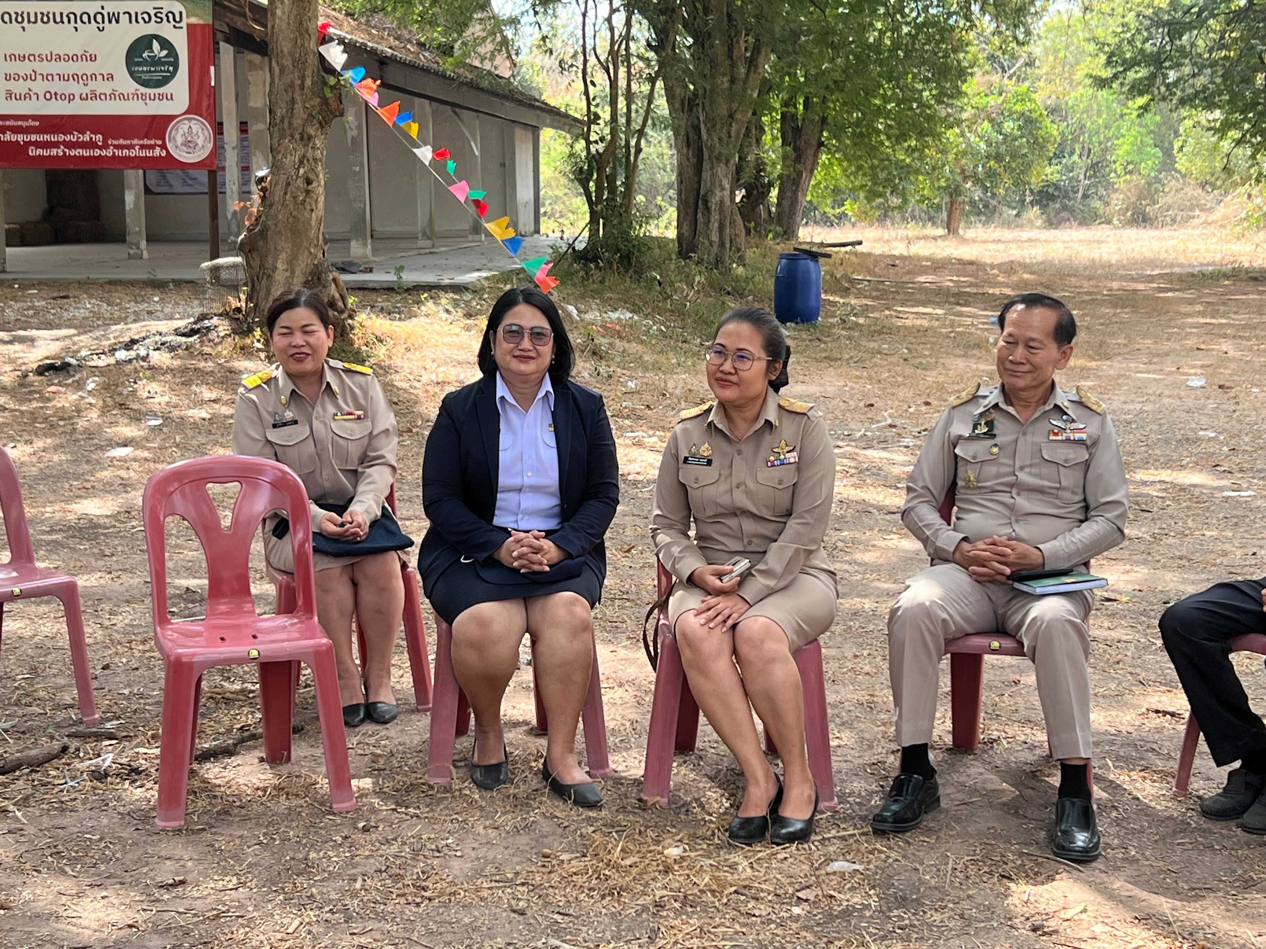 ร่วมกันวางแผนการดำเนินงานในการพัฒนาพื้นที่ภายในศูนย์อเนกประสงค์นิคมสร้างตนเองโนนสัง จังหวัดหนองบัวลำภู