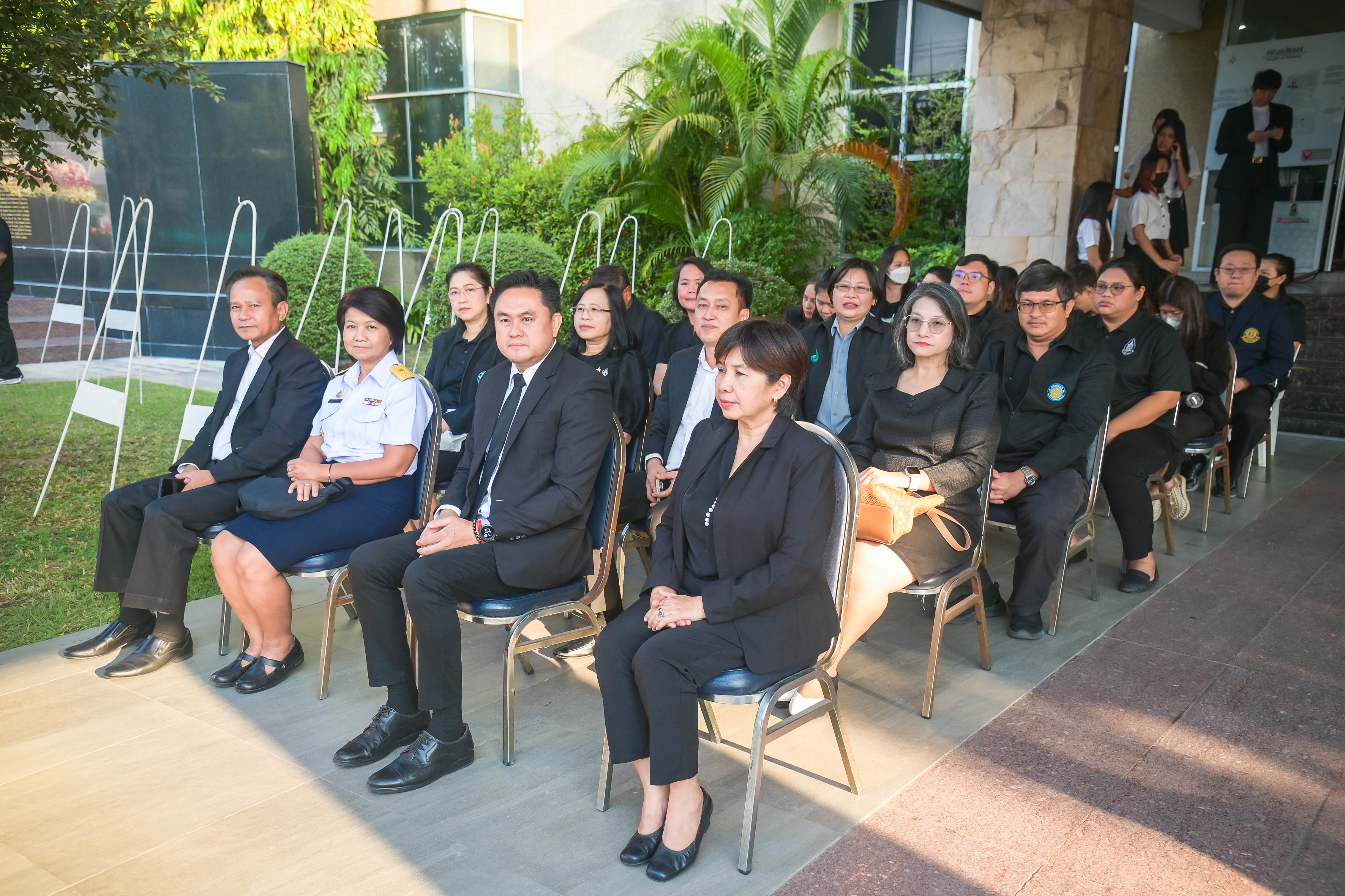รองอธิบดีกรมประมง ร่วมพิธีวางพวงมาลาอนุสาวรีย์ศาสตราจารย์บุญ อินทรัมพรรย์ เนื่องในโอกาสวันสถาปนาคณะประมง ประจำปี พ.ศ. 2569