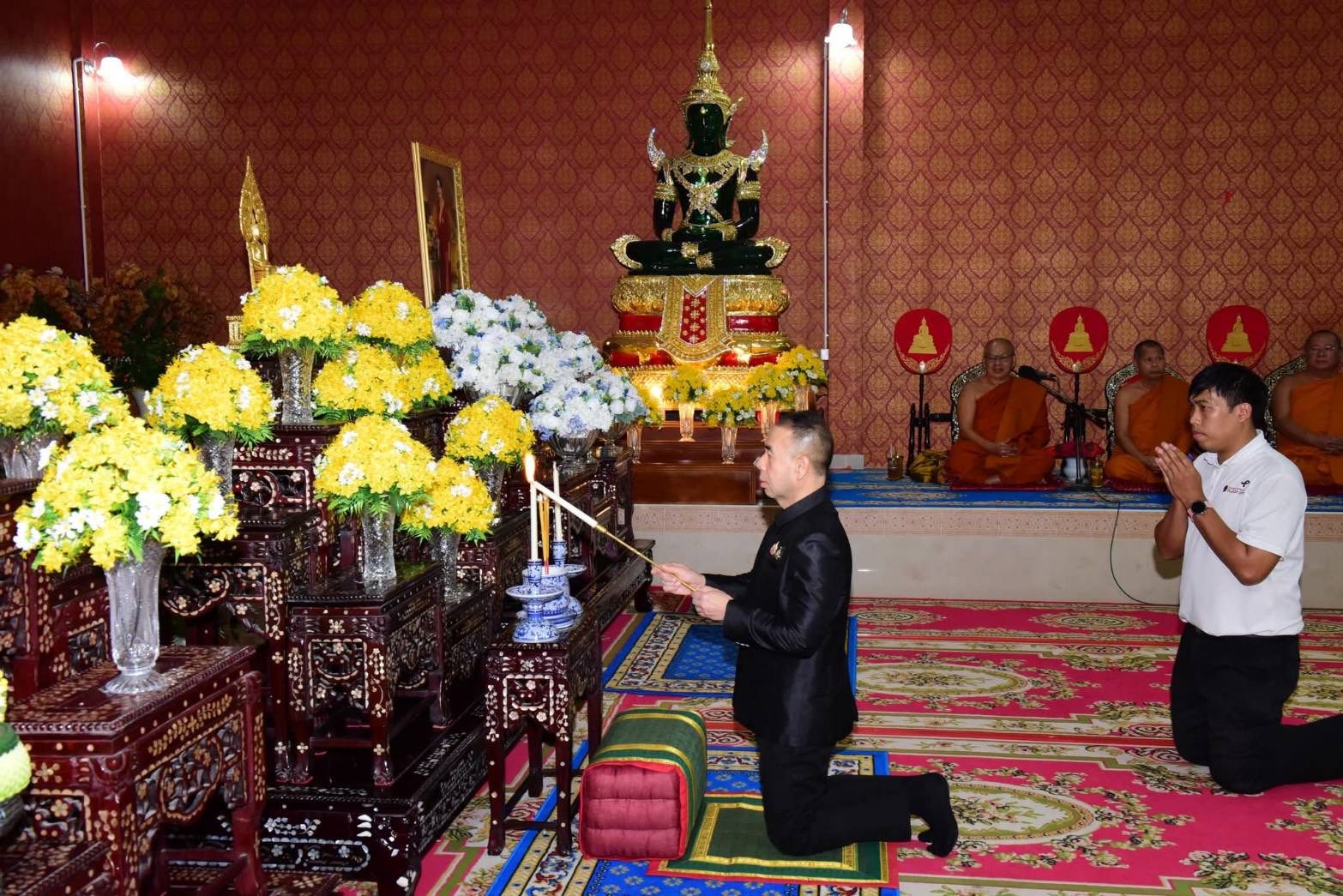 ร่วมพิธีสวดพระพุทธมนต์ และเจริญจิตตภาวนา อุทิศถวายพระราชกุศลแด่สมเด็จพระนางเจ้าสิริกิติ์ พระบรมราชินีนาถ พระบรมราชชนนีพันปีหลวง..คลิก