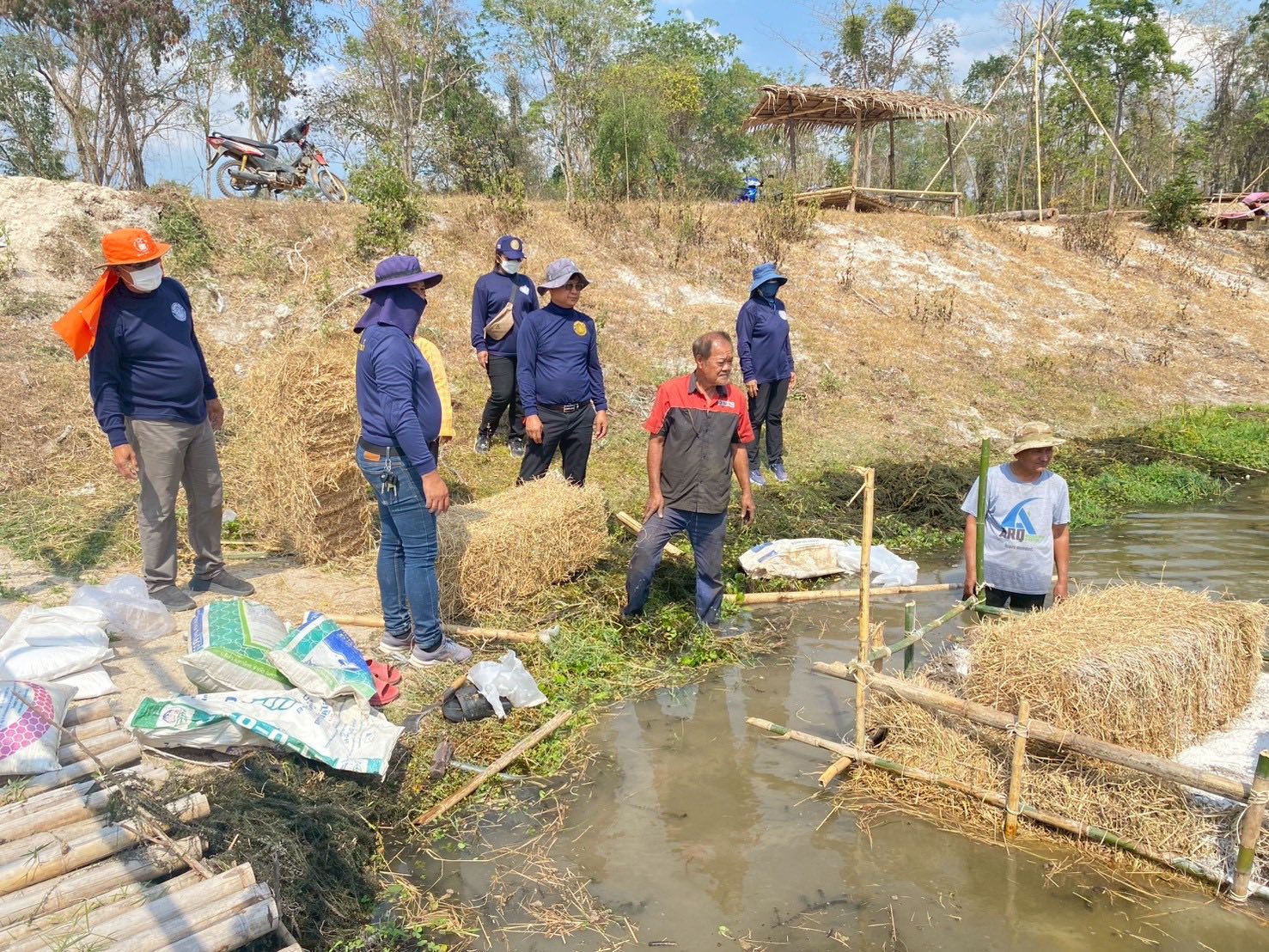 ลงพื้นที่ดำเนินการร่วมกับคณะกรรมการแหล่งน้ำในการจัดทำอาหารธรรมชาติ..คลิก