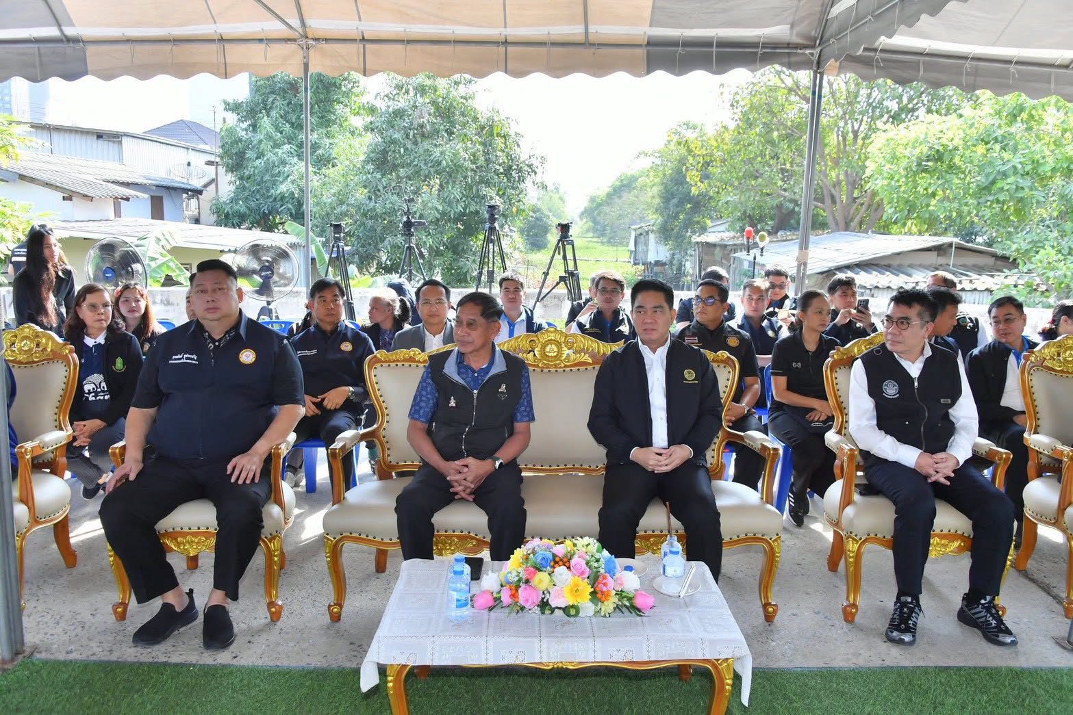 เข้าร่วมในกิจกรรม Kick off กำจัดวัชพืชและผักตบชวา