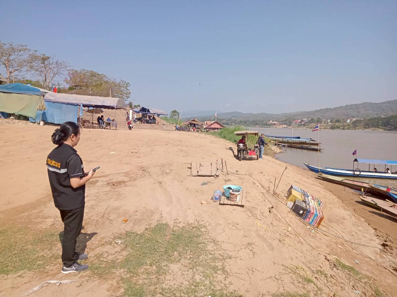 เจ้าหน้าที่ศูนย์บริหารจัดการด่านตรวจประมงเขต 1 (เชียงราย) ตรวจป้องกันการลักลอบนำเข้า ส่งออก สินค้าสัตว์น้ำ ในพื้นที่อำเภอเชียงของ และอำเภอเวียงแก่น จังหวัดเชียงราย..คลิก