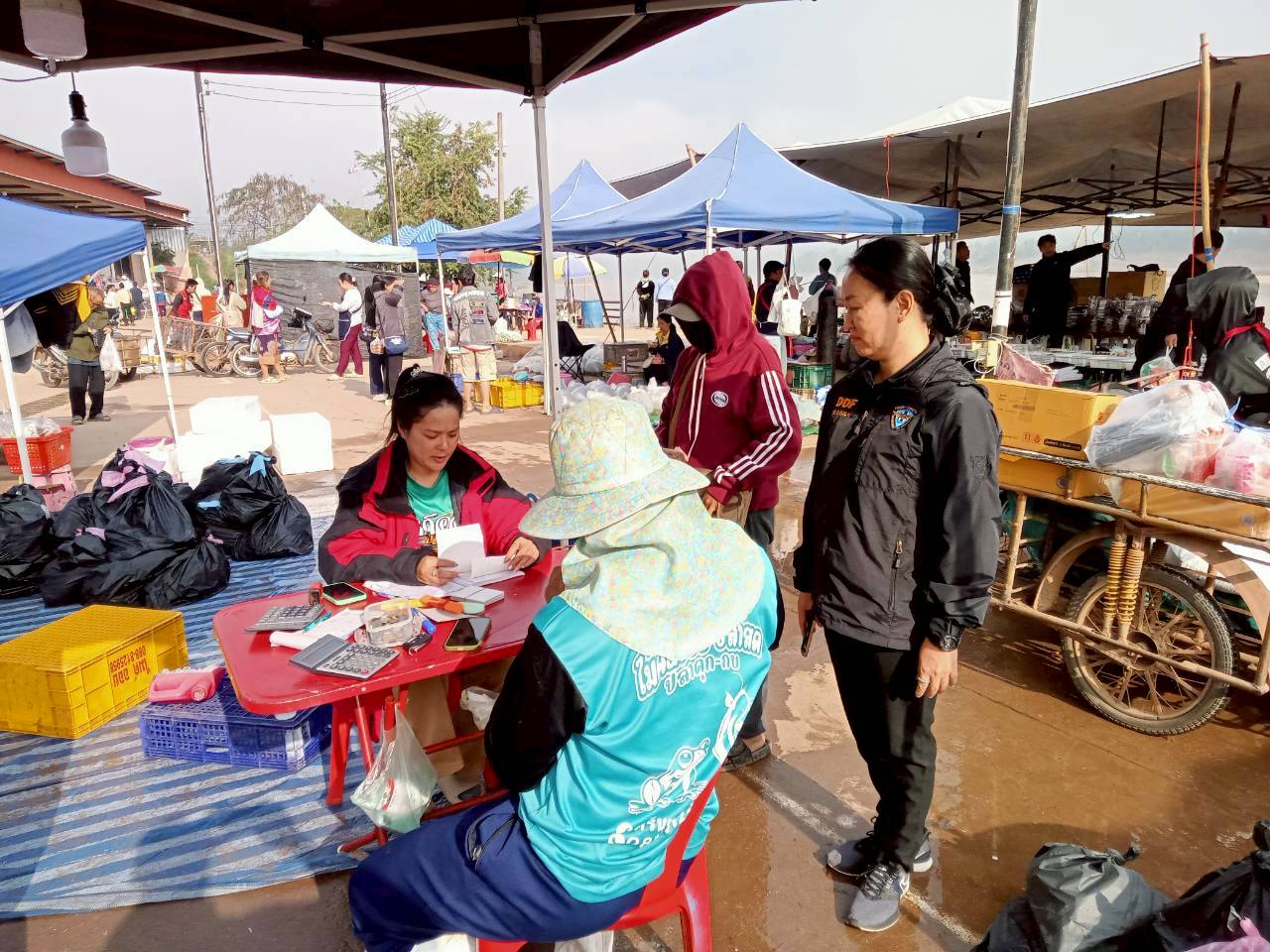 เจ้าหน้าที่ศูนย์บริหารจัดการด่านตรวจประมงเขต 1 (เชียงราย) ตรวจป้องกันการลักลอบนำเข้า ส่งออก สินค้าสัตว์น้ำ ในพื้นที่อำเภอเชียงของ และอำเภอเวียงแก่น จังหวัดเชียงราย