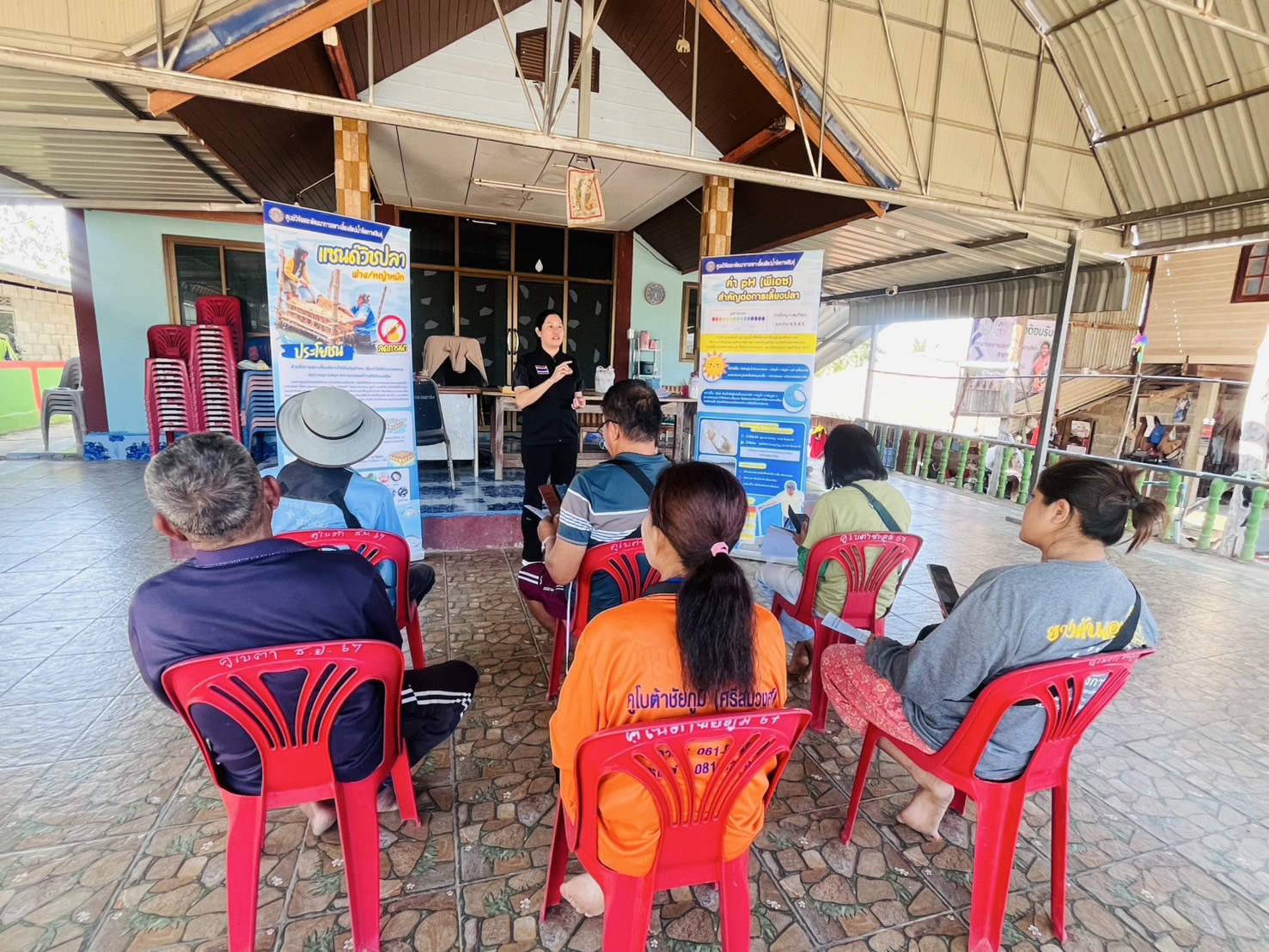 ประชุมชี้แจงและมอบปัจจัยการผลิต (แบบแห้ง) เกษตรกรโครงการส่งเสริมอาชีพประมง กิจกรรมส่งเสริมเกษตรกรเชิงรุกด้านประมง ในพื้นที่ อ.เมือง จ.ชัยภูมิ