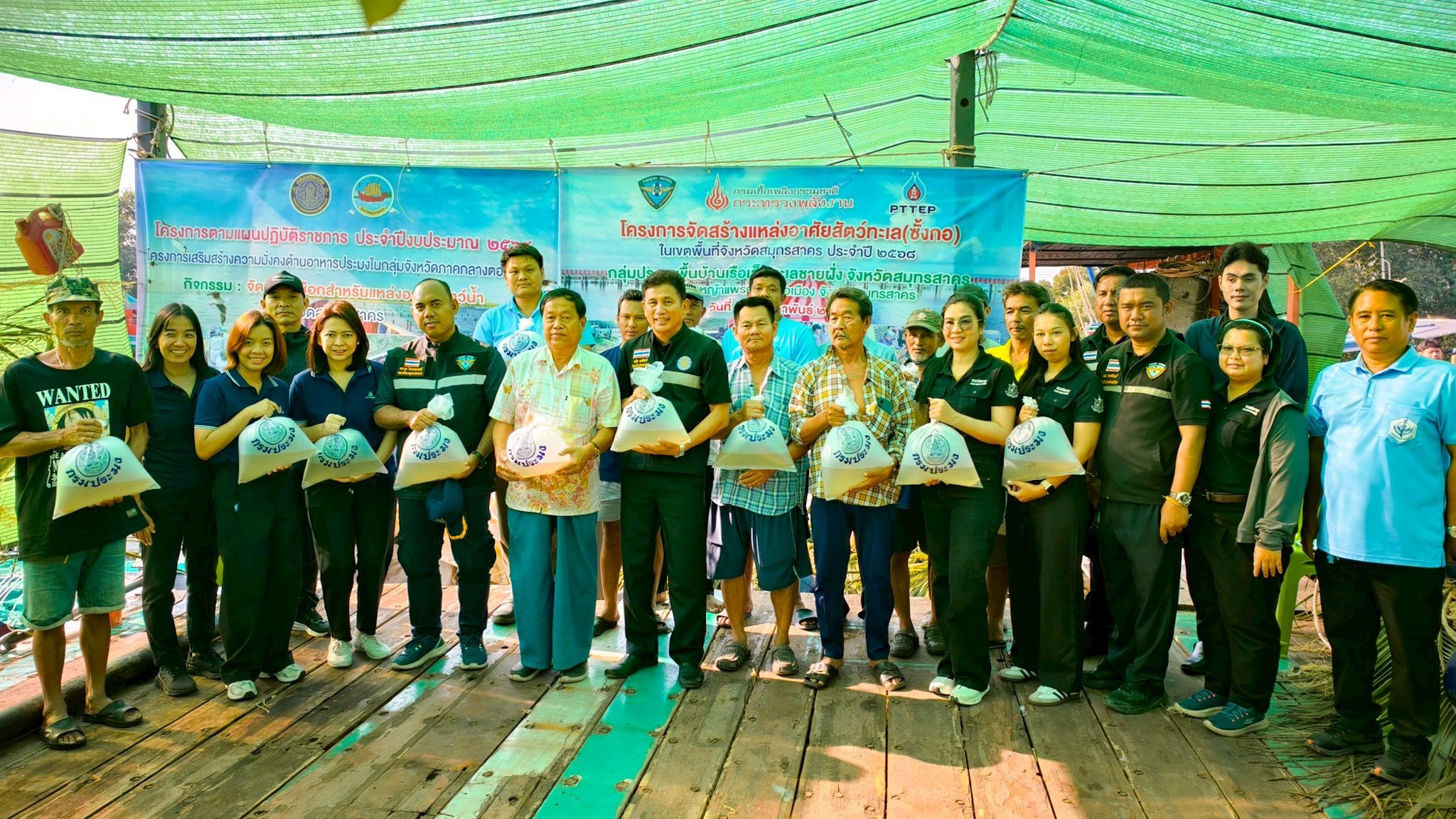 วางซั้งกอ จำนวน 40 กอ ในพื้นที่ทะเลบริเวณปากอ่าวตำบลบางหญ้าแพรก อำเภอเมืองจังหวัดสมุทรสาคร..คลิก