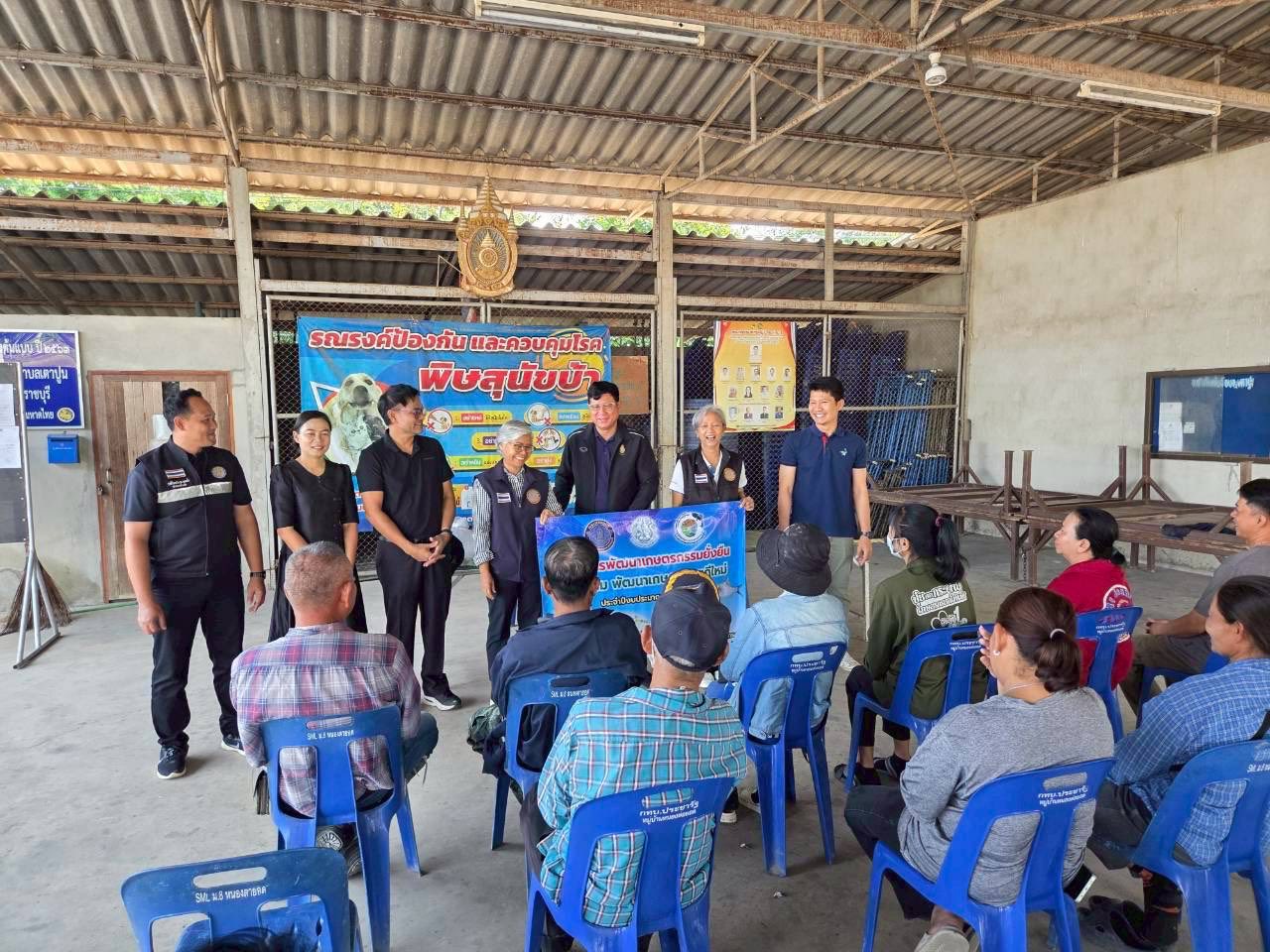 ส่งมอบปัจจัยการผลิตแก่เกษตรกรที่เข้าร่วมโครงการพัฒนาเกษตรกรรมยั่งยืน อำเภอโพธาราม..คลิก