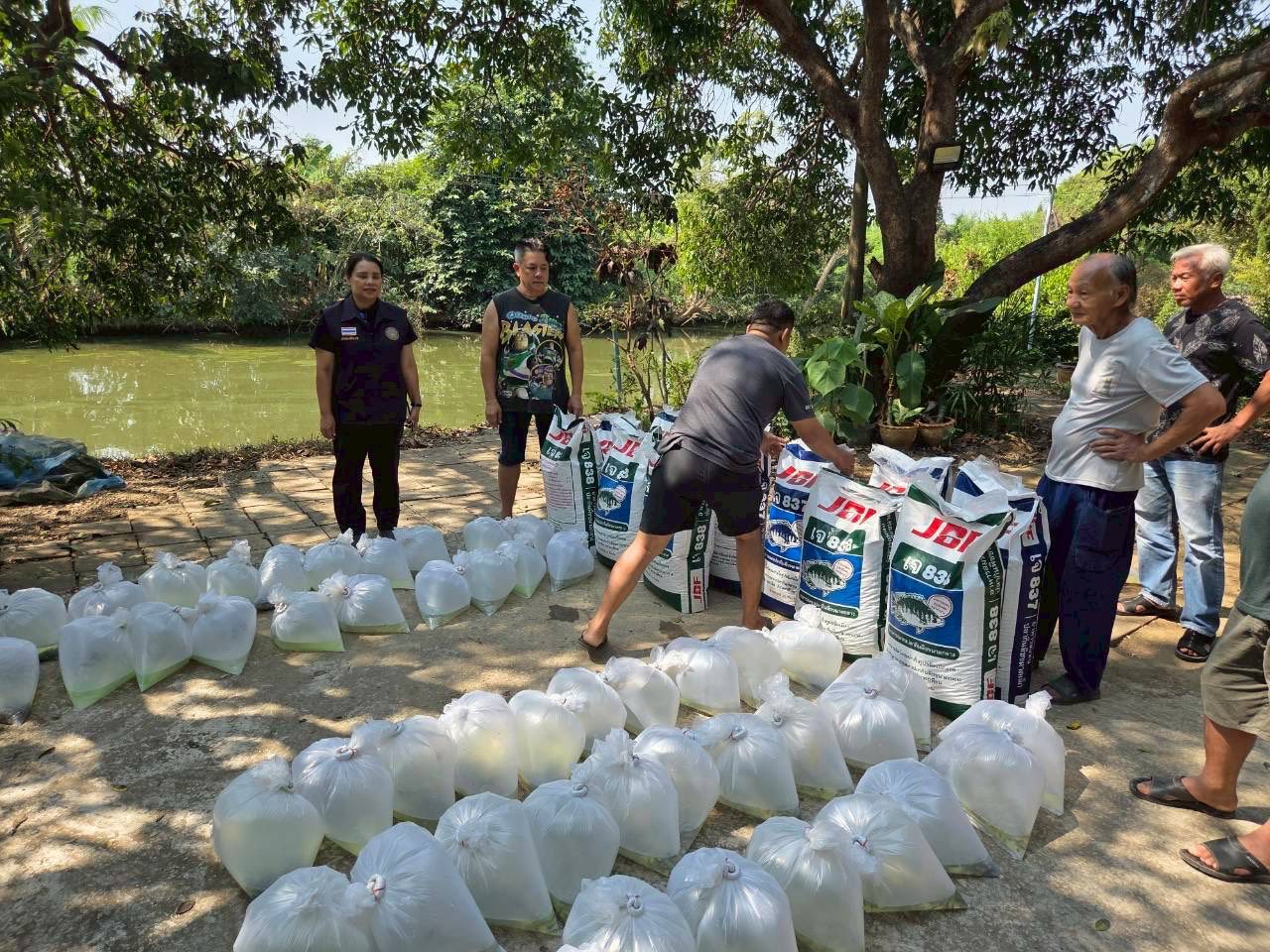 มอบปัจจัยการผลิตแก่เกษตรกรที่เข้าร่วมโครงการพัฒนาเกษตรกรรมยั่งยืน อำเภอบ้านโป่ง..คลิก