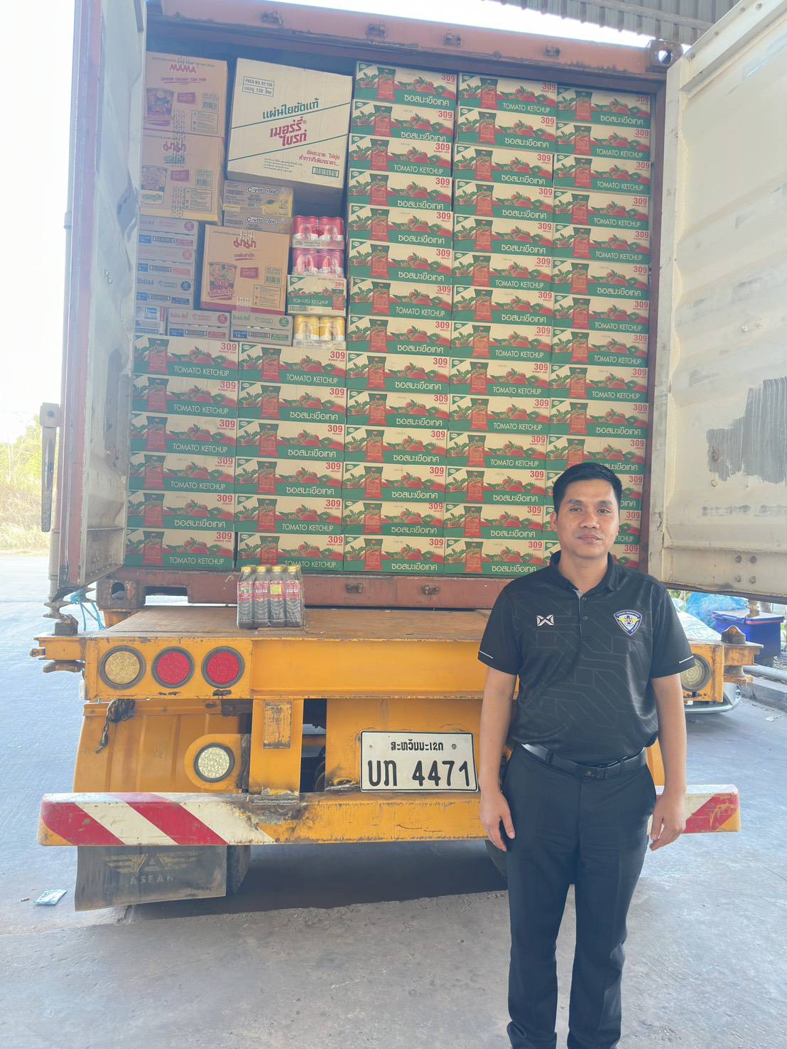 ข่าวกิจกรรม วันที่ 12 กุมภาพันธ์ 2569 เจ้าหน้าที่ด่านตรวจประมงนครพนม ตรวจสอบการส่งออก ผลิตภัณฑ์สัตว์น้ำ (น้ำปลาร้า) ณ อาคารตรวจสินค้าและเก็บของกลาง ด่านศุลกากรนครพนม จ.นครพนม