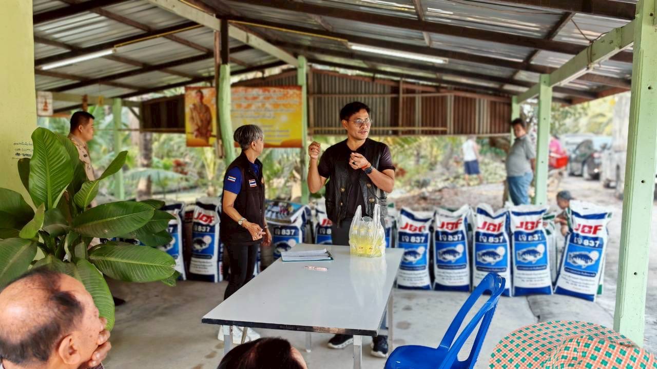 มอบปัจจัยการผลิต อำเภอดำเนินสะดวก..คลิก