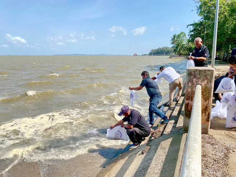 ร่วมปล่อยพันธุ์ปลากินพืช ลงสู่ทะเลสาบสงขลา อ.เมือง จ.พัทลุง