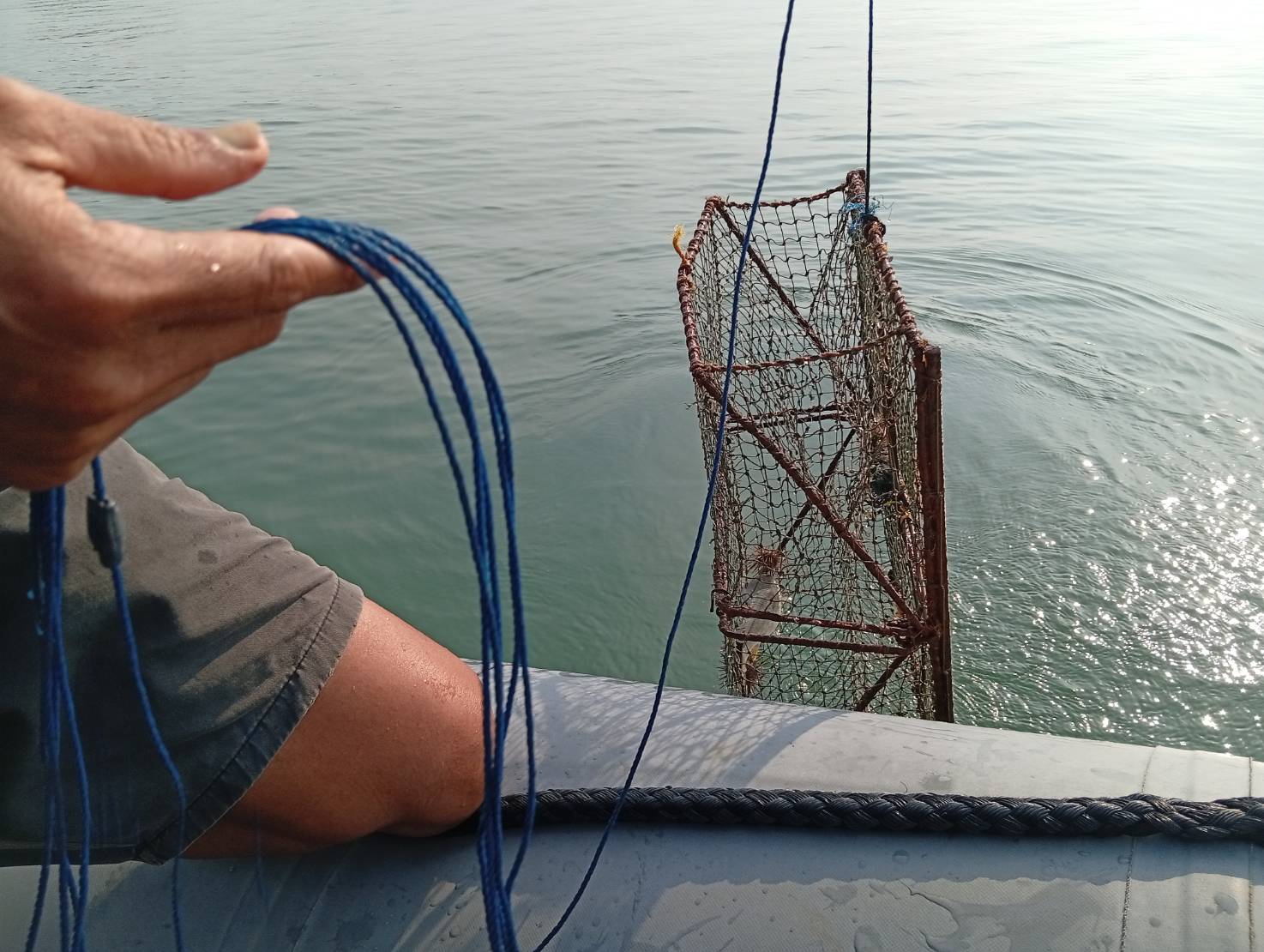 ออกปฏิบัติงานควบคุมเฝ้าระวังการทำประมงพื้นที่ทะเลชายฝั่ง