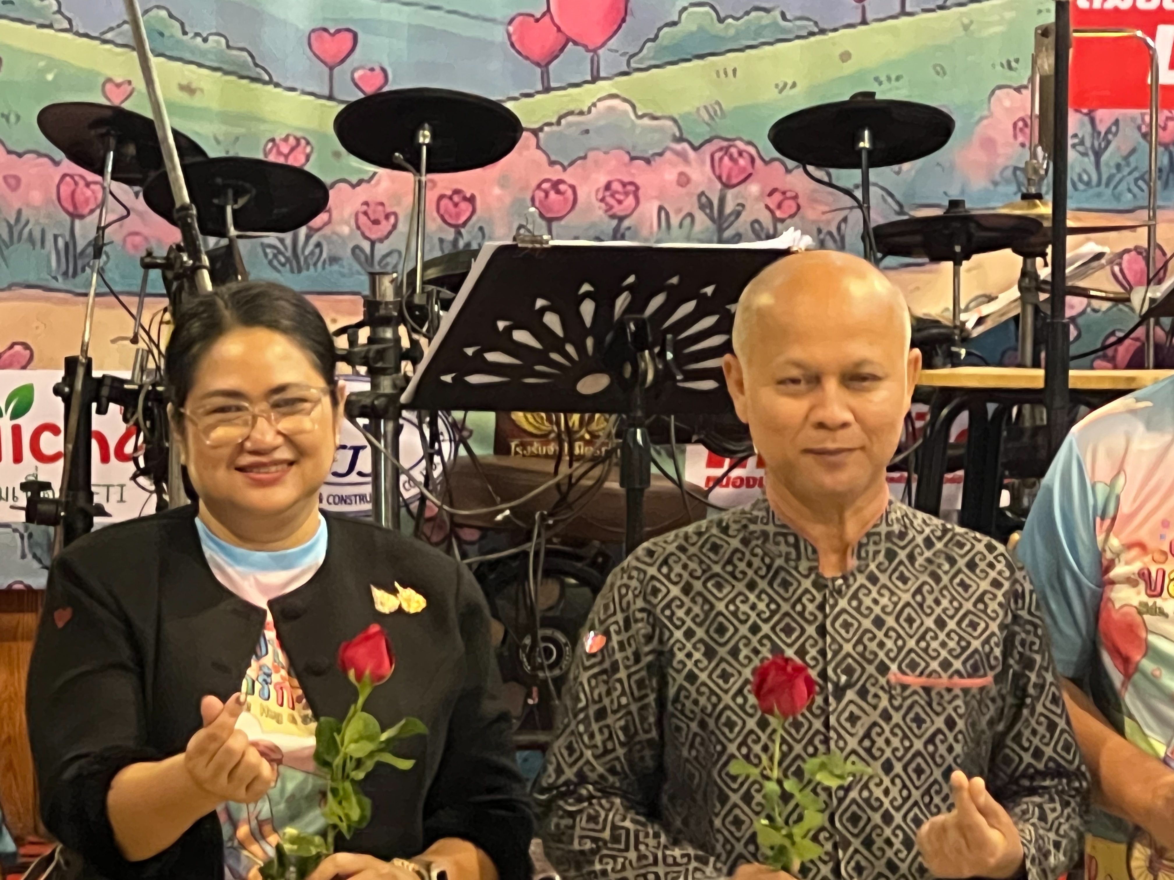 ร่วมเป็นเกียรติในพิธีเปิด 