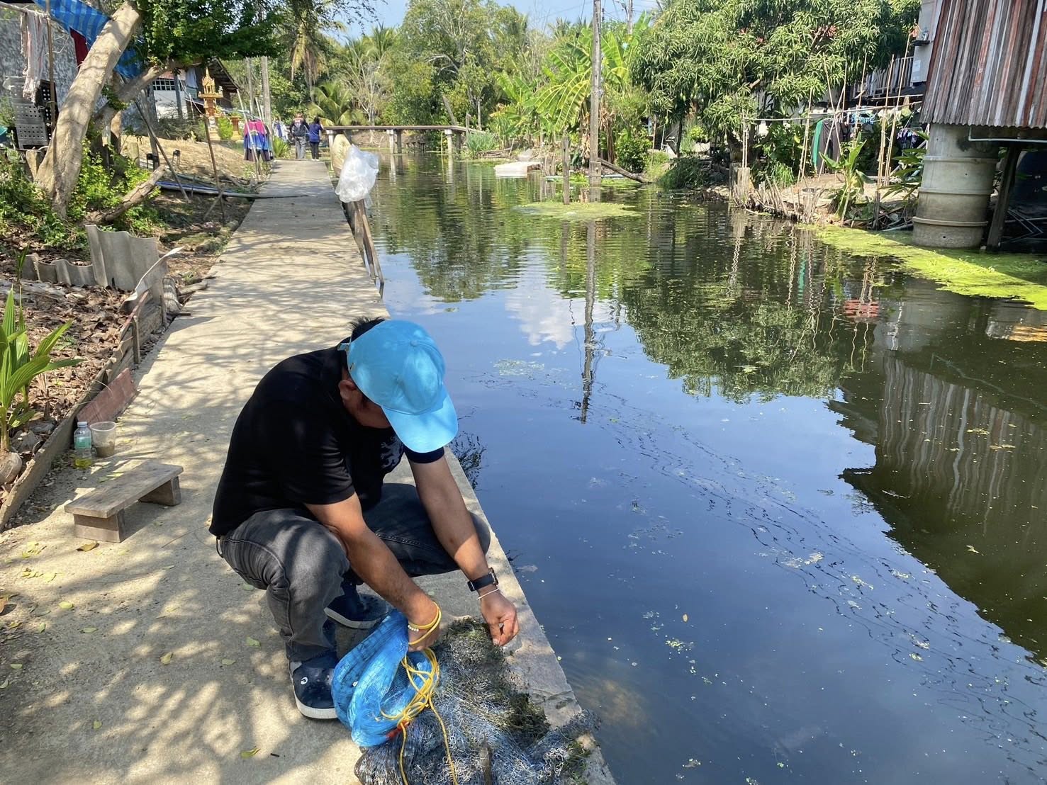  ร่วมทำกิจกรรมลงแขกลงคลองกำจัดปลาหมอคางดำ