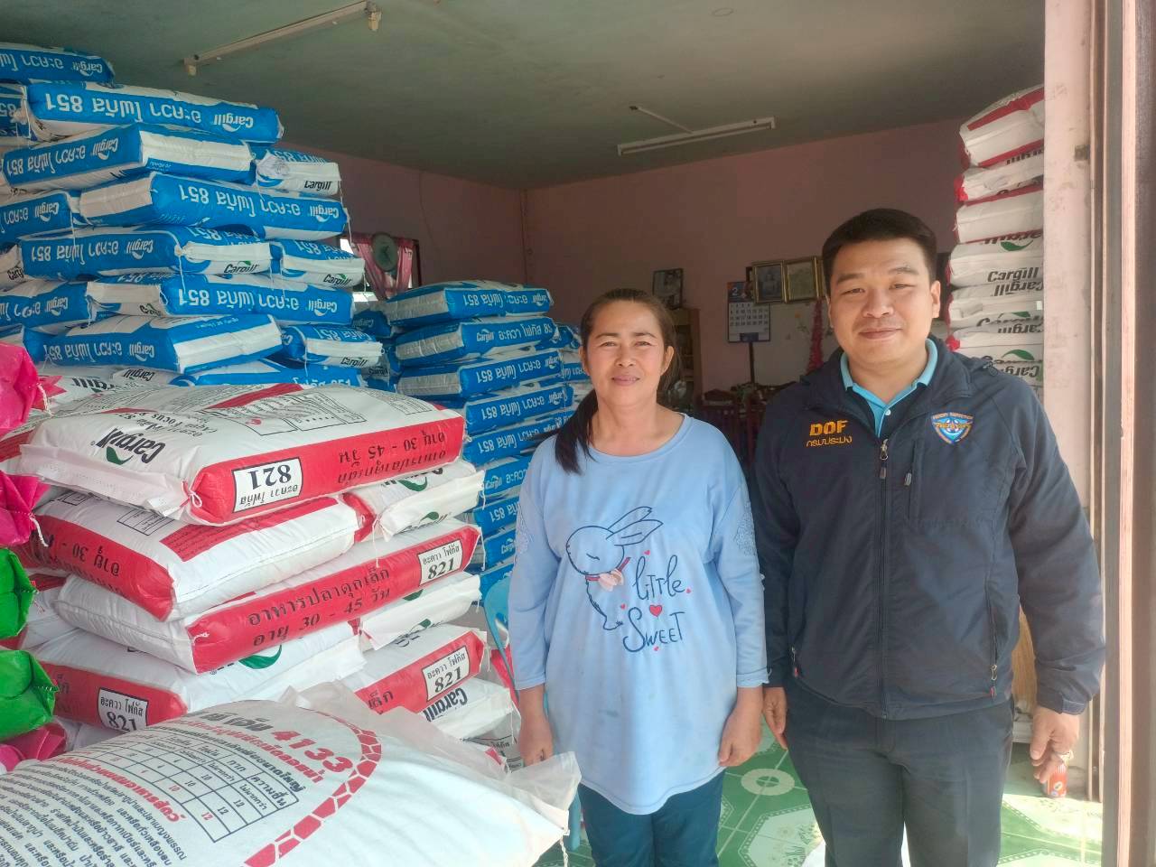 เจ้าหน้าที่ศูนย์บริหารจัดการด่านตรวจประมงเขต 1 (เชียงราย) ปฏิบัติงานตรวจป้องกันลักลอบการนำเข้าส่งออกสินค้าประมง