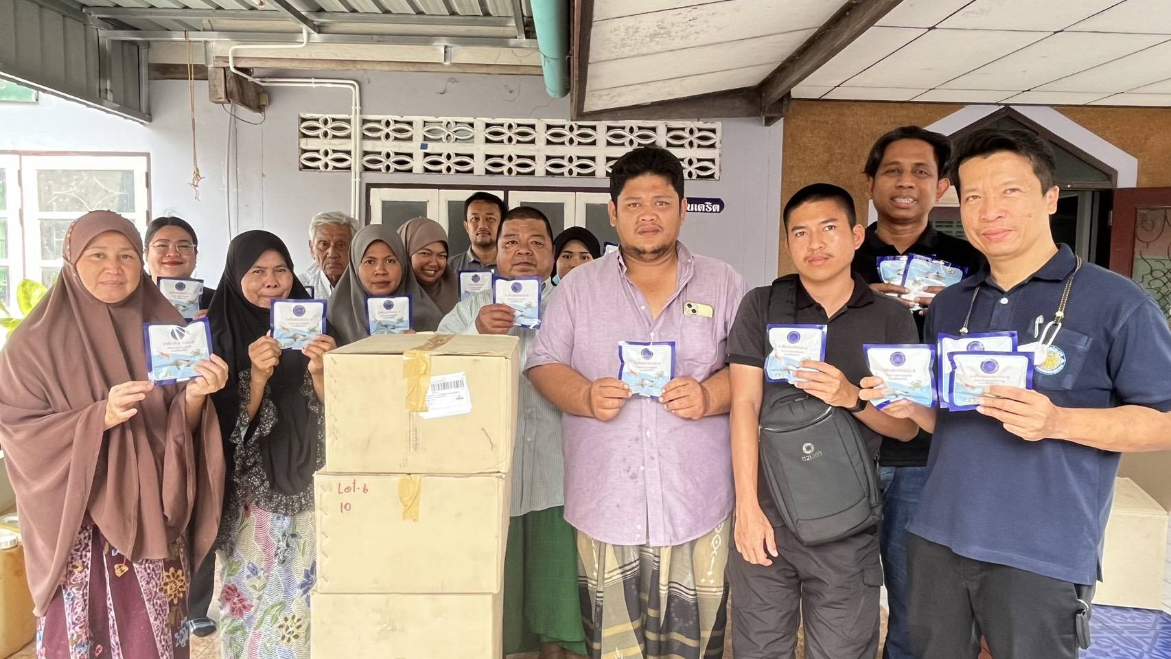 (อ.บางบัวทอง) ส่งมอบจุลินทร์ทรีย์ ปม.1 ให้กับเกษตรกรโครงการส่งเสริมเกษตรแบบแปลงใหญ่