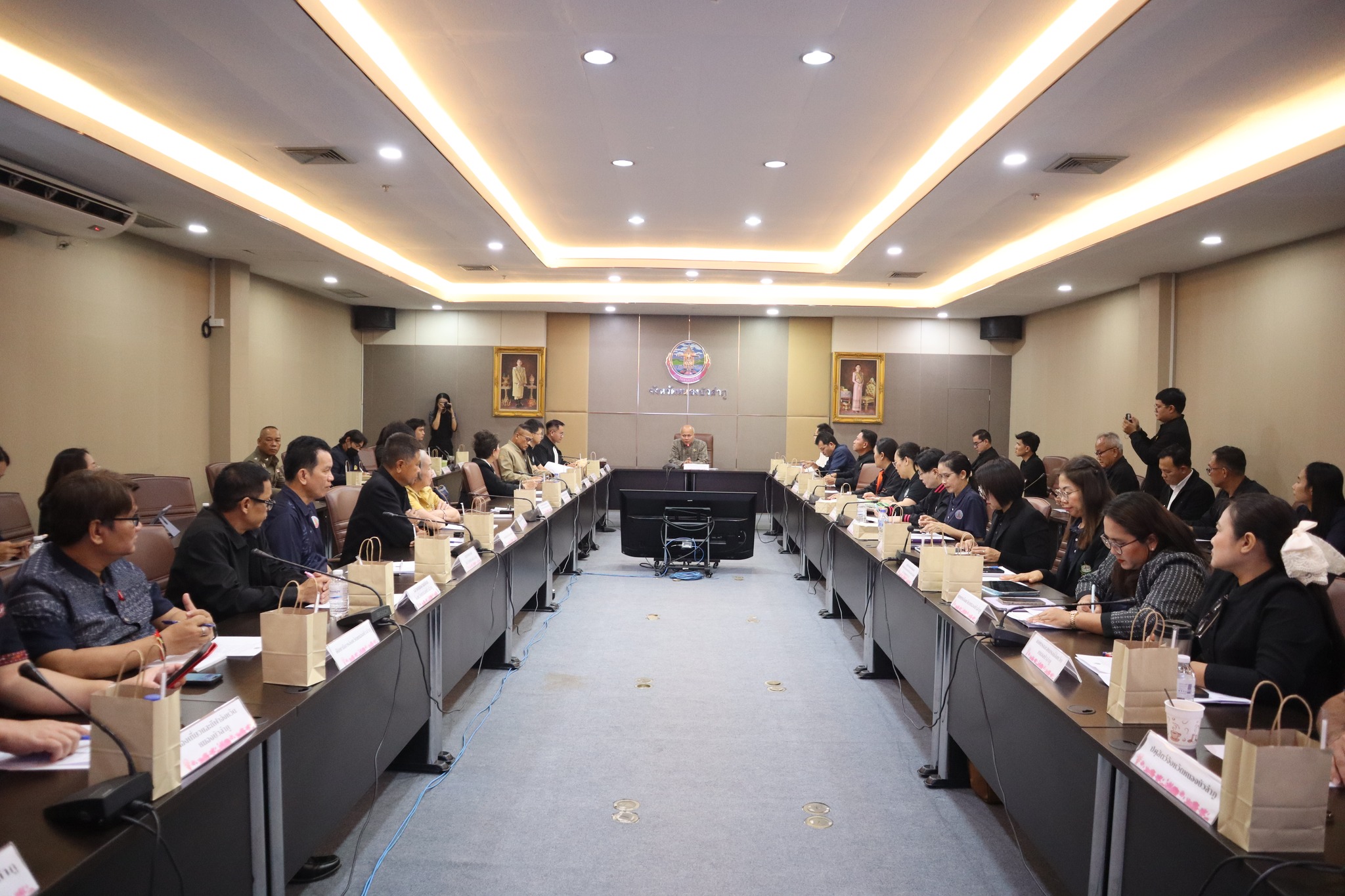 วมประชุมชี้แจงแนวทางและกระบวนการจัดทำแผนพัฒนากลุ่มจังหวัด (พ.ศ. 2571 - 2575) และแผนปฏิบัติราชการประจำปีของกลุ่มจังหวัด ประจำปีงบประมาณ พ.ศ. 2571 และการสนทนากลุ่ม (Focus Group Discussion)