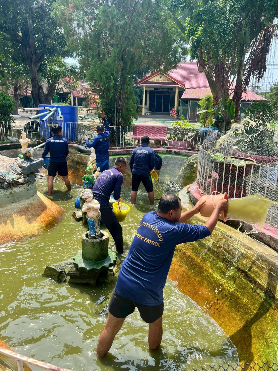 ดำเนินกิจกรรมบริหารจัดการทรัพยากรประมง (1 ศูนย์ 1 หน่วย 1 ชุมชนประมงต้นแบบ)..คลิก