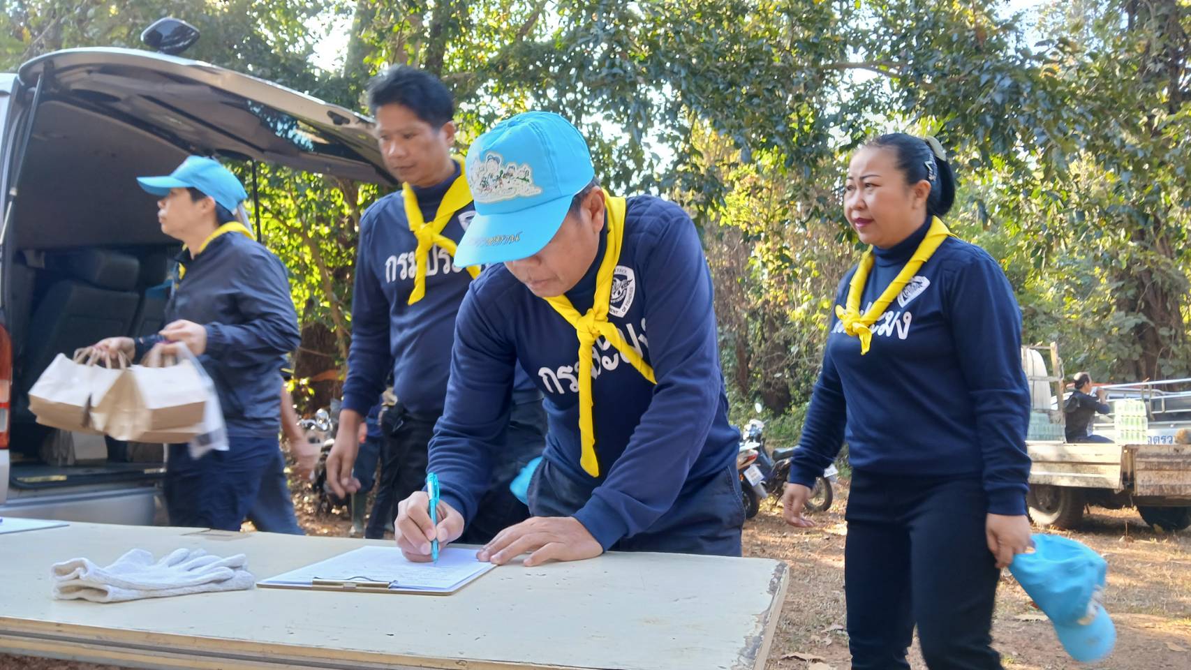 หน่วยป้องกันและปราบปรามประมงน้ำจืดเขื่อนแม่กวง (เชียงใหม่) เข้าร่วมกิจกรรมจิตอาสา ทำแนวกันไไฟ