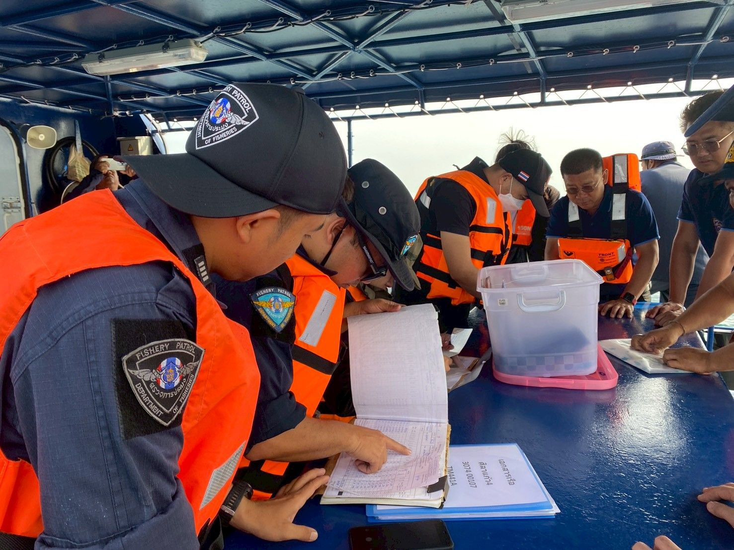 ออกปฎิบัติงานร่วมบูรณาการหน่วยฯต่างๆ ตรวจเรือในทะเล