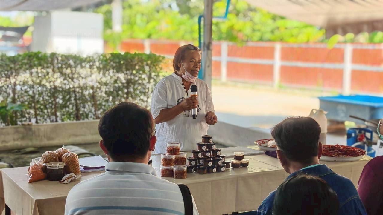 จัดกิจกรรมฝึกอบรมและศึกษาดูงาน แก่สมาชิก กลุ่มแปลงใหญ่ผู้เลี้ยงกุ้งก้ามกรามบางแพ