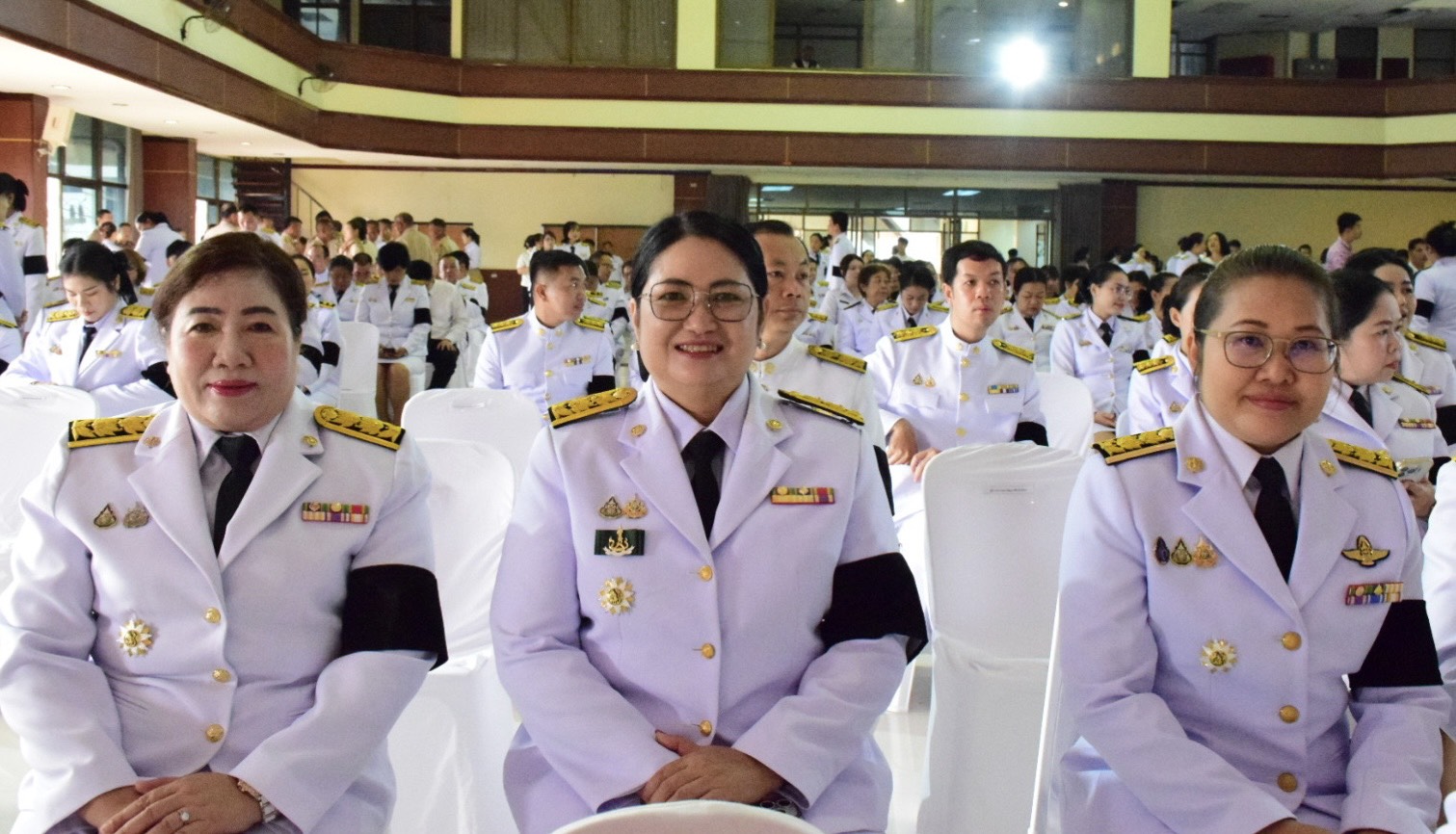 ร่วมพิธีวางพานพุ่มดอกไม้ ถวายสักการะ เนื่องในโอกาสวันที่ระลึกพระบาทสมเด็จพระพุทธเลิศหล้านภาลัย