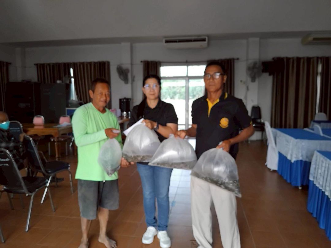 ประมงอำเภอเมืองนครสวรรค์ มอบพันธุ์สัตว์น้ำให้กับเกษตรกร จำนวน 25 ราย ที่เข้าร่วมโครงการศูนย์เรียนรู้การเพิ่มประสิทธิภาพการผลิตสินค้าเกษตร ประจำปี 2569