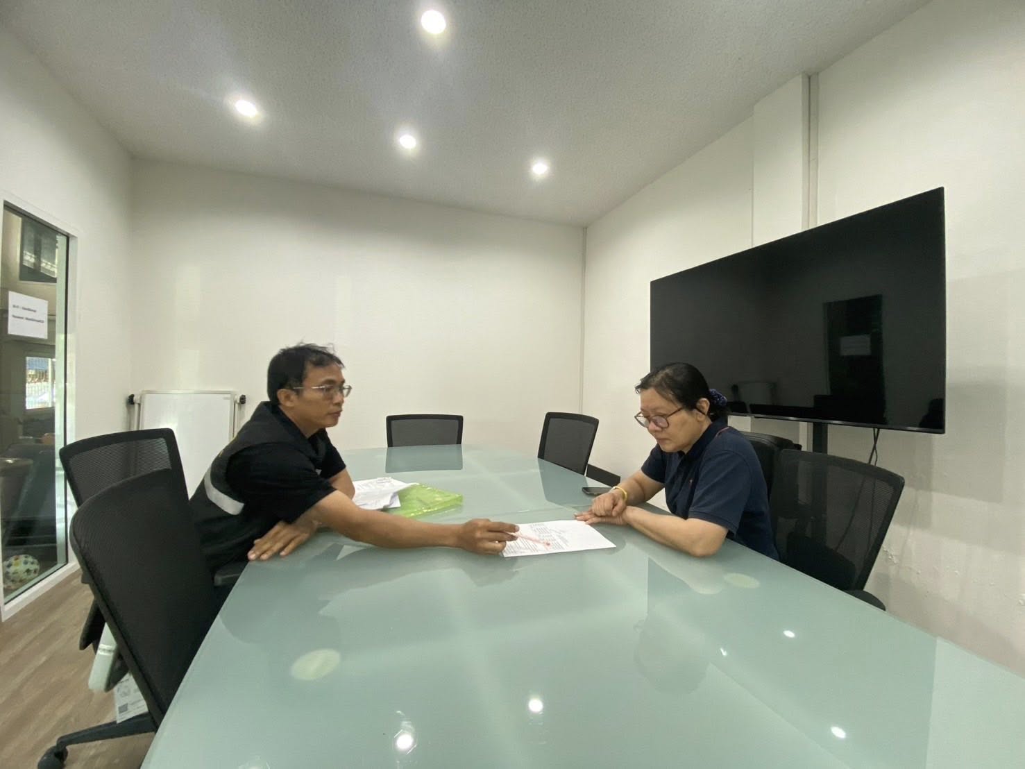 สำนักงานประมงพื้นที่กรุงเทพมหานครลงพื้นที่ตรวจสอบสถานประกอบการด้านการประมง (ทบ.2) เขตจอมทอง และบางแค กรุงเทพมหานคร