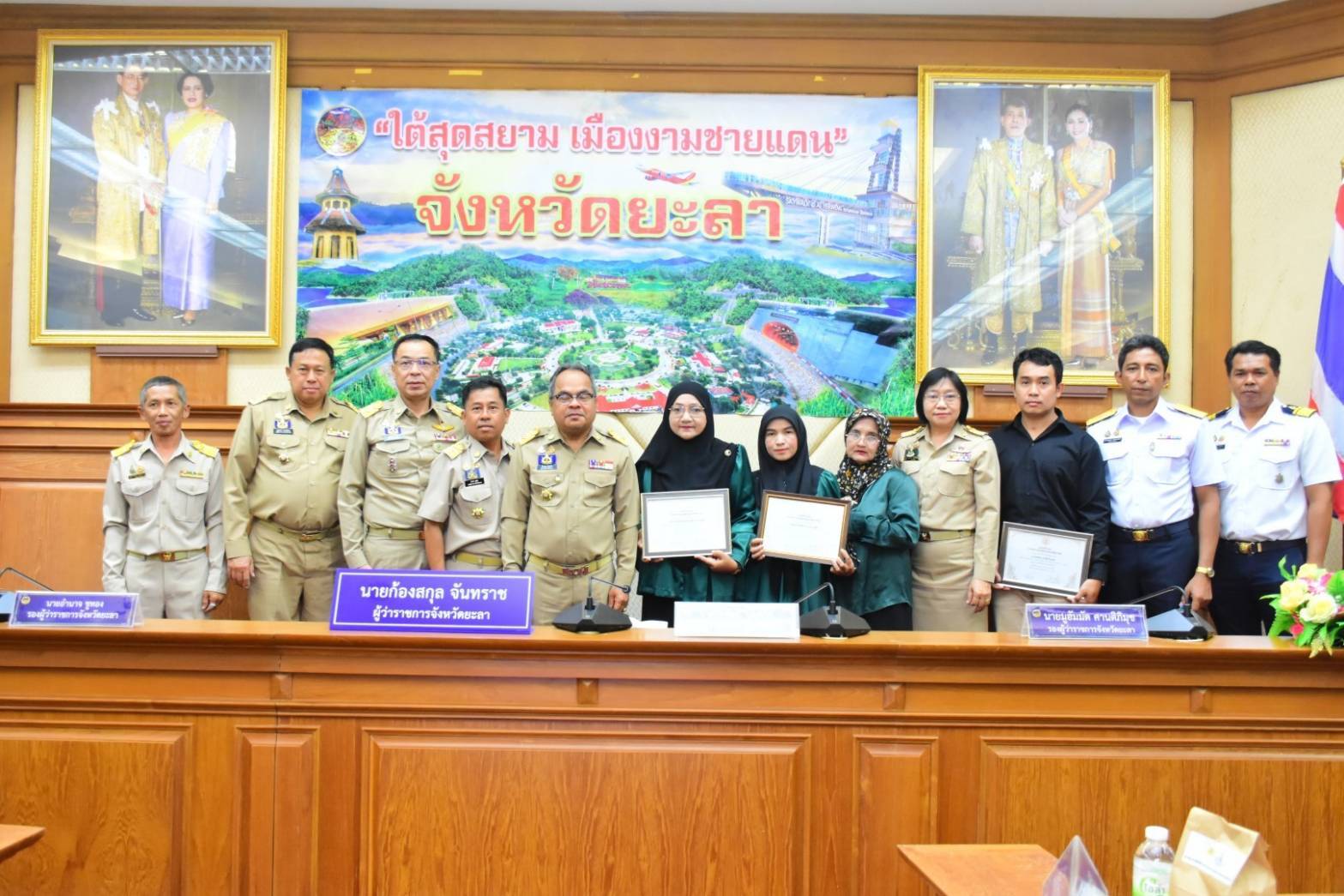 มอบเกียรติบัตรเกษตรกรดีเด่นและสถาบันเกษตรกรดีเด่น..คลิก