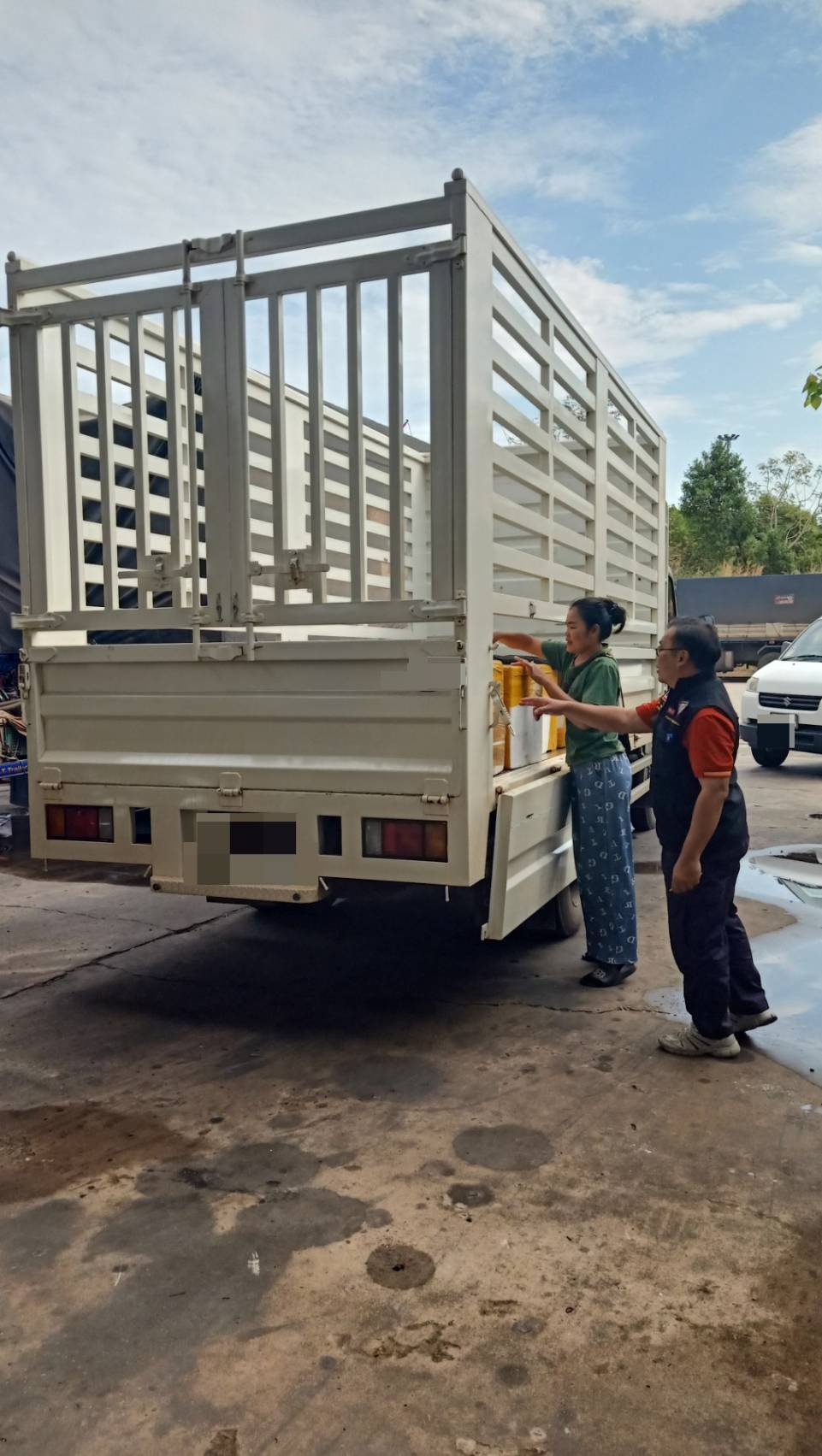 ข่าวกิจกรรม วันที่ 25 กุมภาพันธ์ 2569 เจ้าหน้าที่ด่านตรวจประมงนครพนม ตรวจสอบการส่งออกสัตว์น้ำ ชนิด หอยตลับ มีชีวิต  ณ อาคารตรวจสอบสินค้าและเก็บของกลางตรวจสอบสินค้าและเก็บของกลางด่านศุลกากรนครพนม จังหวัดนครพนม..คลิก