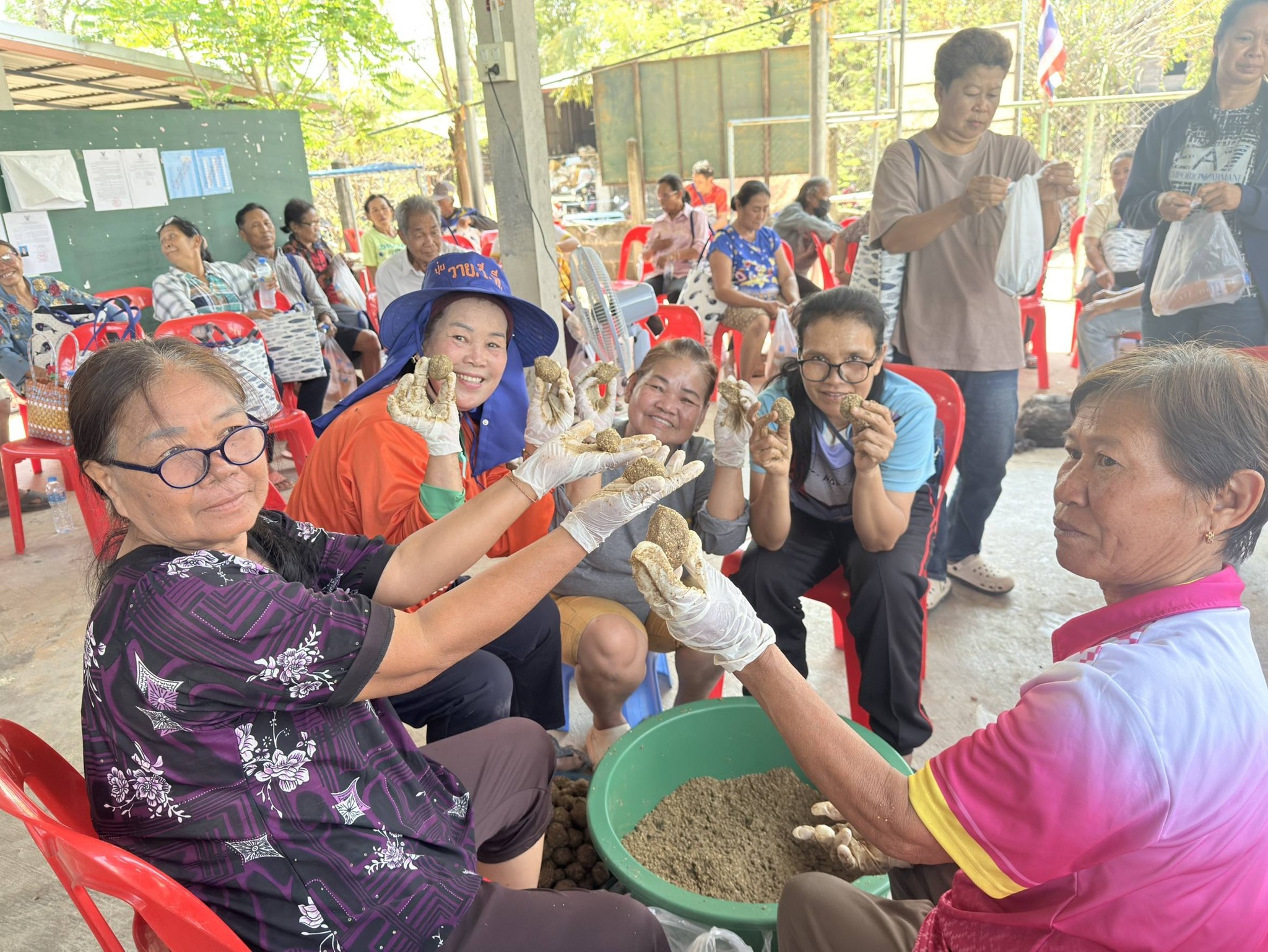 โครงการเพิ่มประสิทธิภาพการผลิตสินค้าเกษตรมูลค่าสูงเพื่อความมั่นคงและยั่งยืน ประจำปีงบประมาณ พ.ศ. 2569 กิจกรรมการเลี้ยงปลาดุกในบ่อกระชังบก