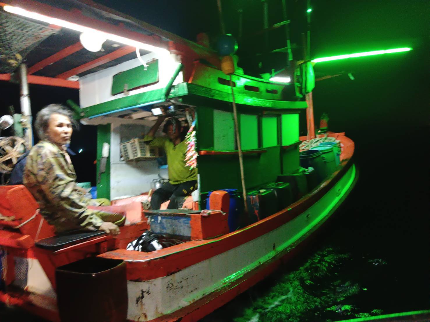 ออกปฏิบัติงานควบคุมเฝ้าระวังการทำประมงพื้นที่ทะเลชายฝั่ง..คลิก