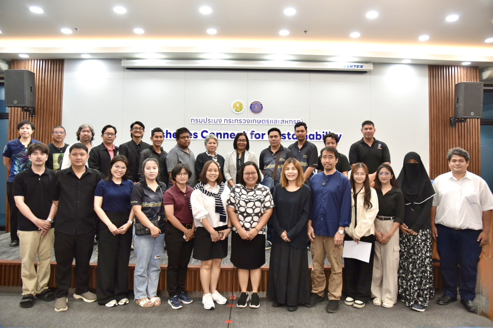 กรมประมงเปิดการฝึกอบรมโครงการยกระดับสินค้าเกษตรมูลค่าสูง หลักสูตร การเพาะเลี้ยงสัตว์น้ำชนิดที่ใกล้สูญพันธุ์เพื่อการส่งออก (ปลากัดมหาชัย)