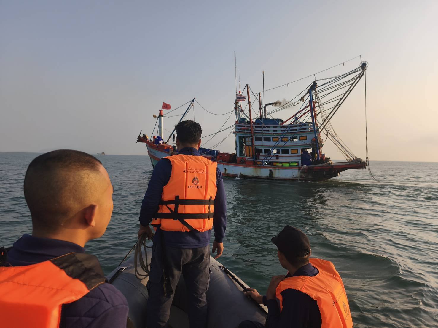 กิจกรรมปฏิบัติงานร่วมผู้ช่วยเหลือการปฏิบัติงานของพนักงานเจ้าหน้าที่ (ชปพ.ประมง)..คลิก