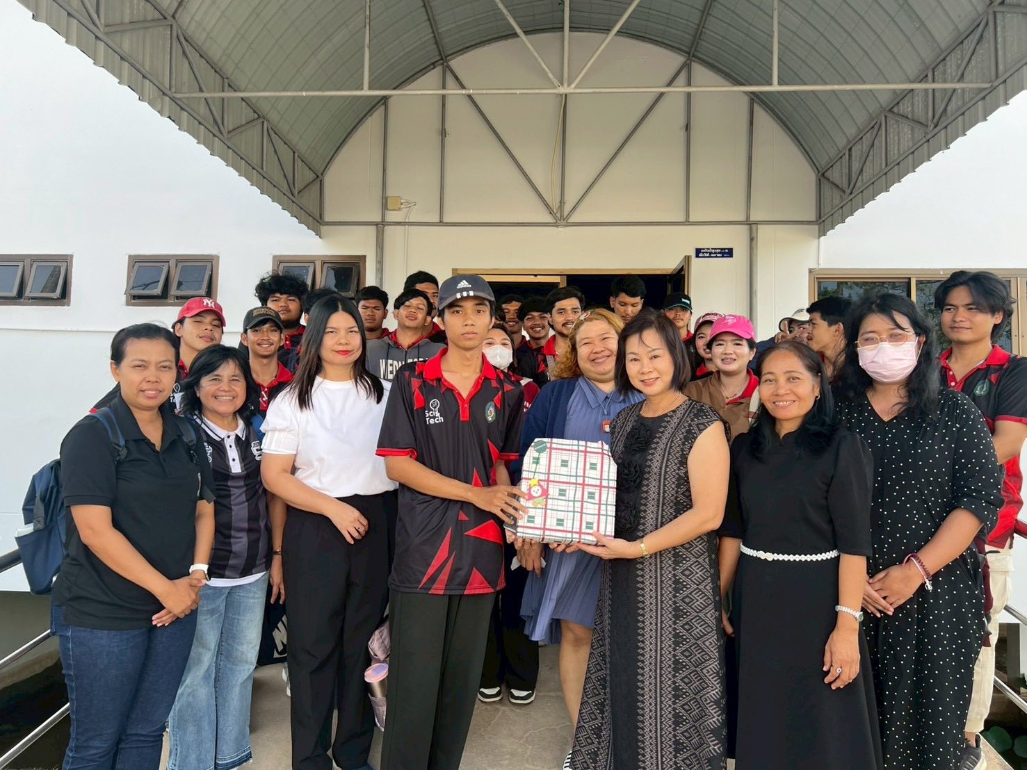 คณะอาจารย์และนักศึกษาจากมหาวิทยาลัยราชภัฎสุราษฎร์ธานี คณะวิทยาศาสตร์และเทคโนโลยี สาขานวัตกรรมทางการเกษตร เข้าเยี่ยมชมงาน