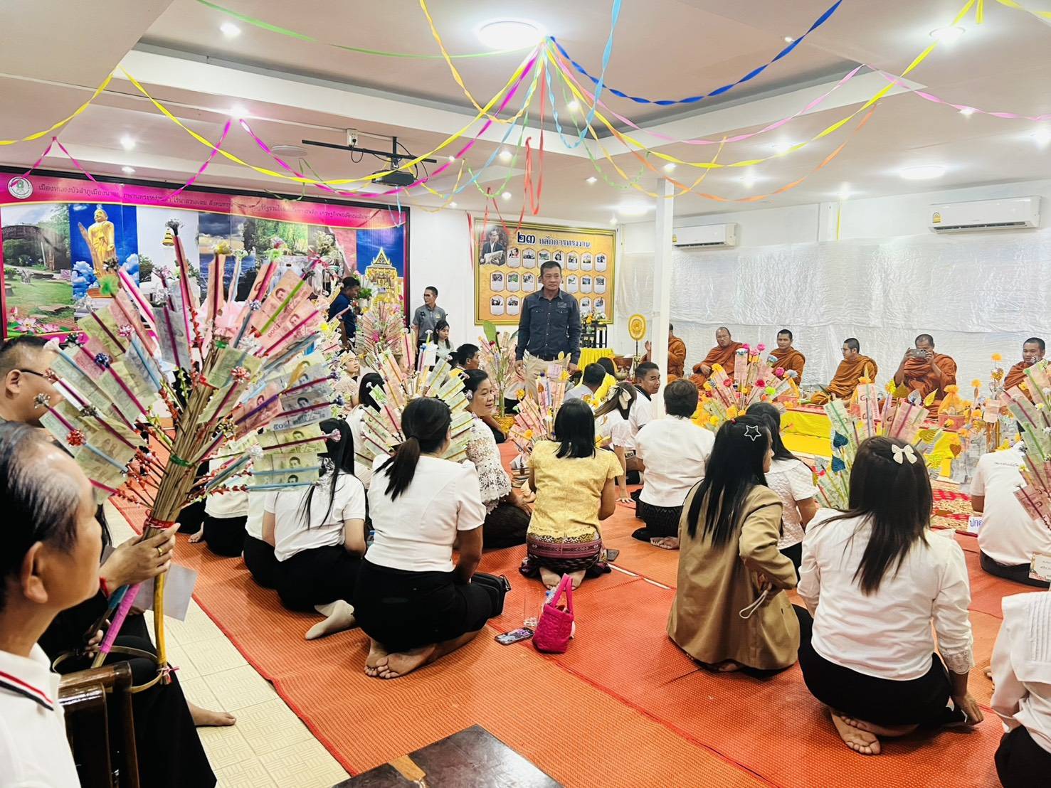 ร่วมเป็นเจ้าภาพทอดผ้าป่าสามัคคี เพื่อซ้อมแซมปรับปรุงอาคารศูนย์ส่งเสริมการเรียนรู้ (สกร.) อำเภอเมืองหนองบัวลำภู..คลิก