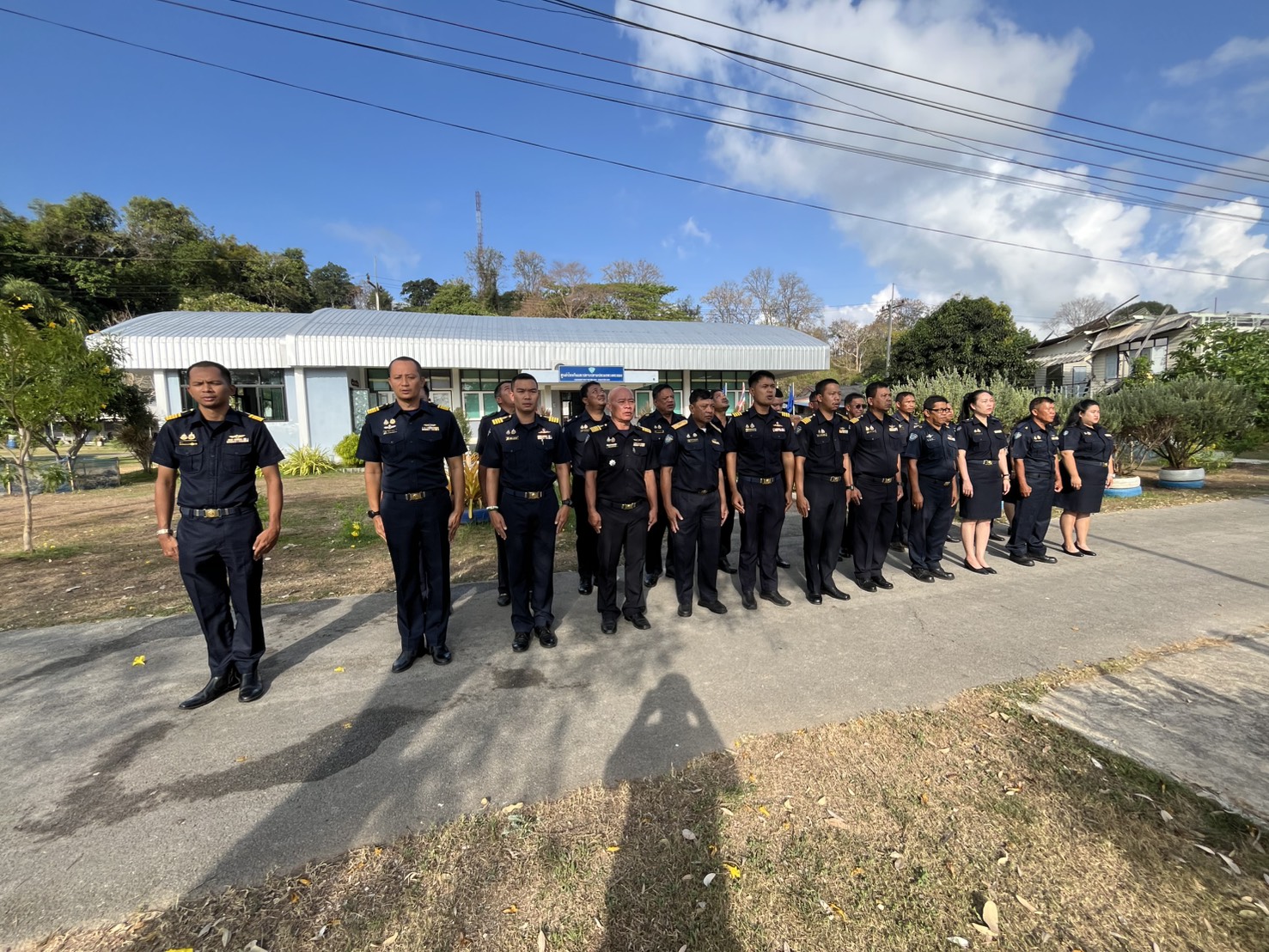 ร่วมกิจกรรมเข้าแถวเคารพธงชาติและสวดมนต์ไหว้พระ..คลิก